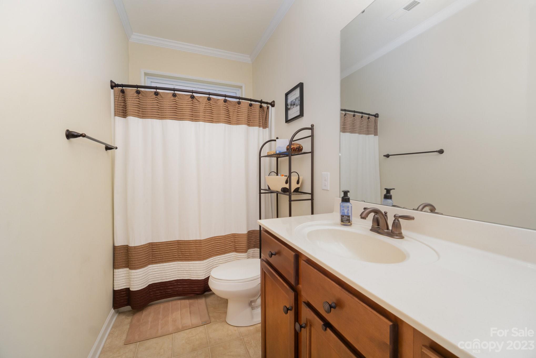 1329 Middlecrest Drive NW