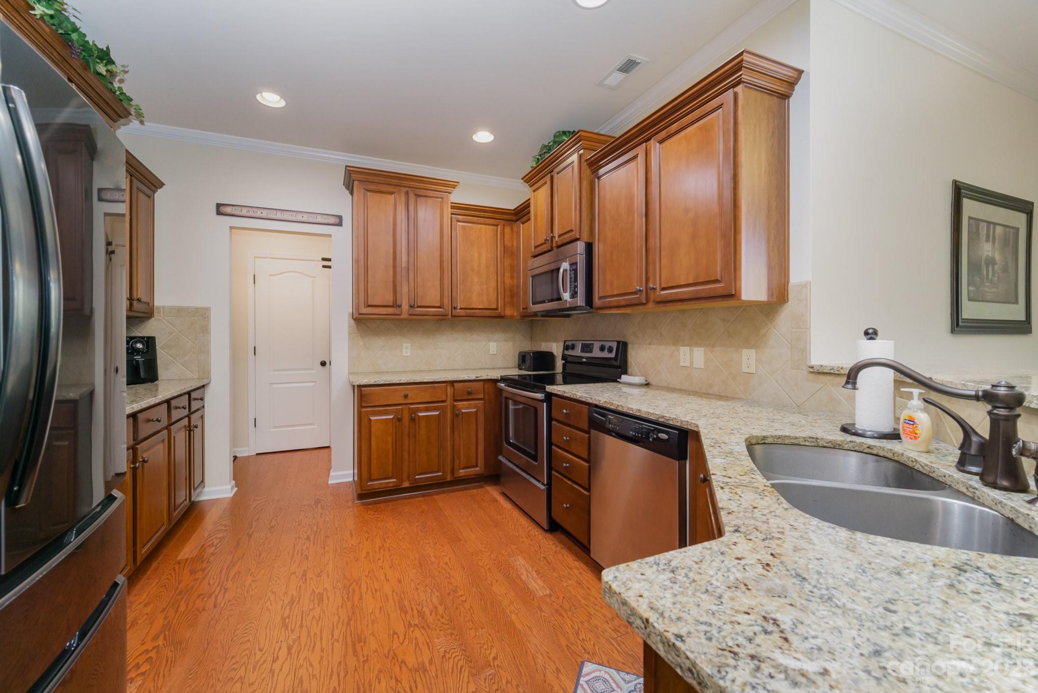 1329 Middlecrest Drive NW