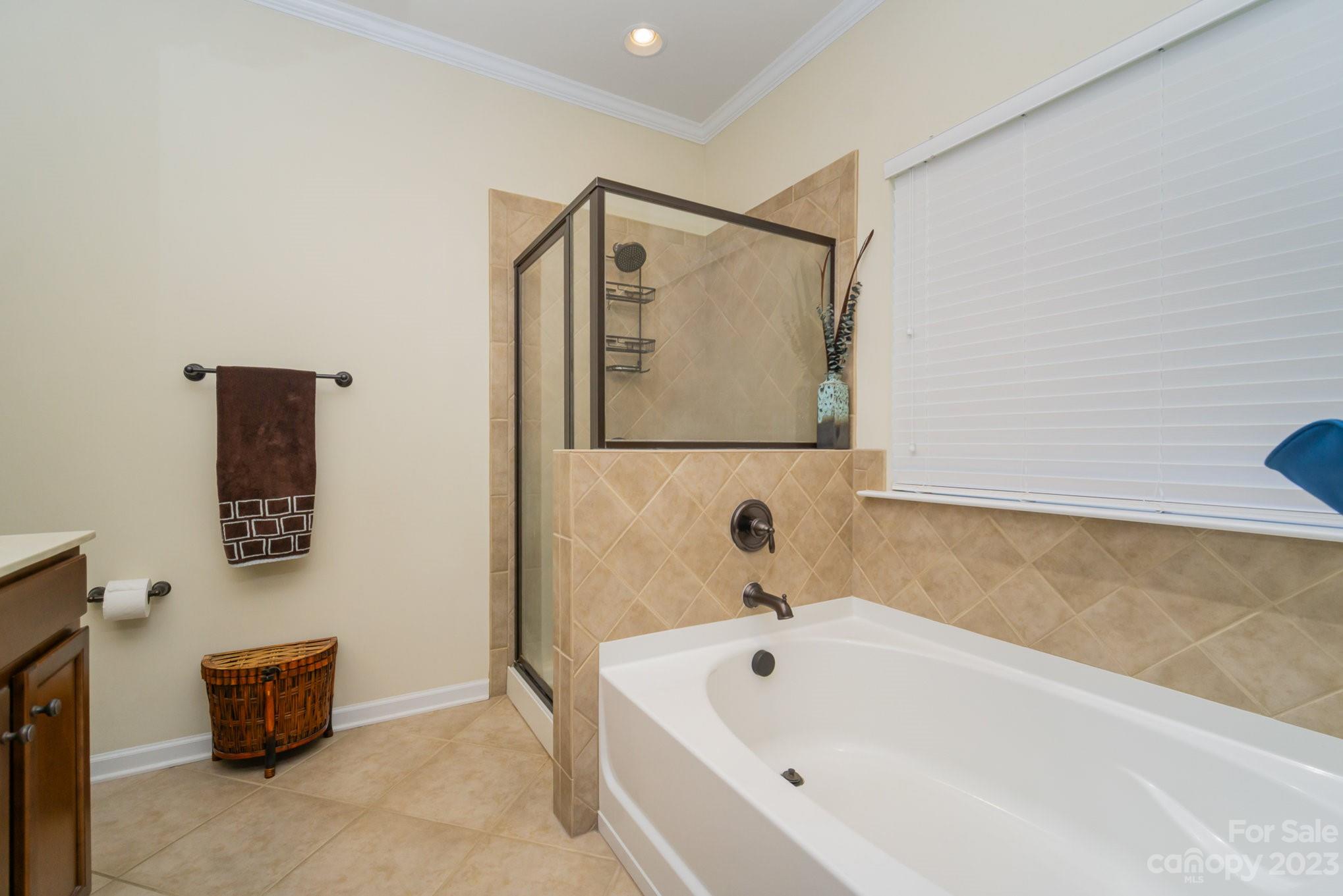 1329 Middlecrest Drive NW