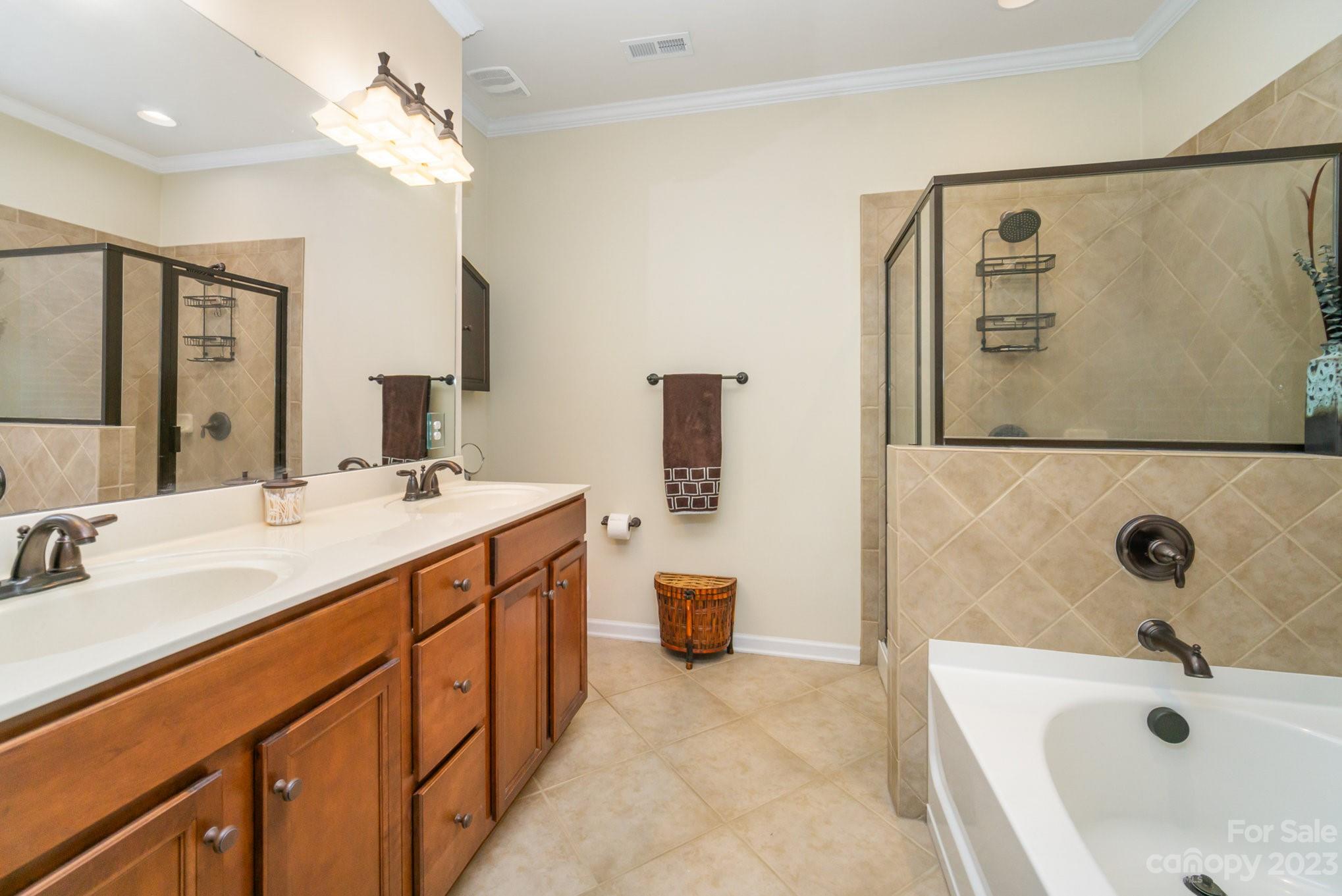 1329 Middlecrest Drive NW