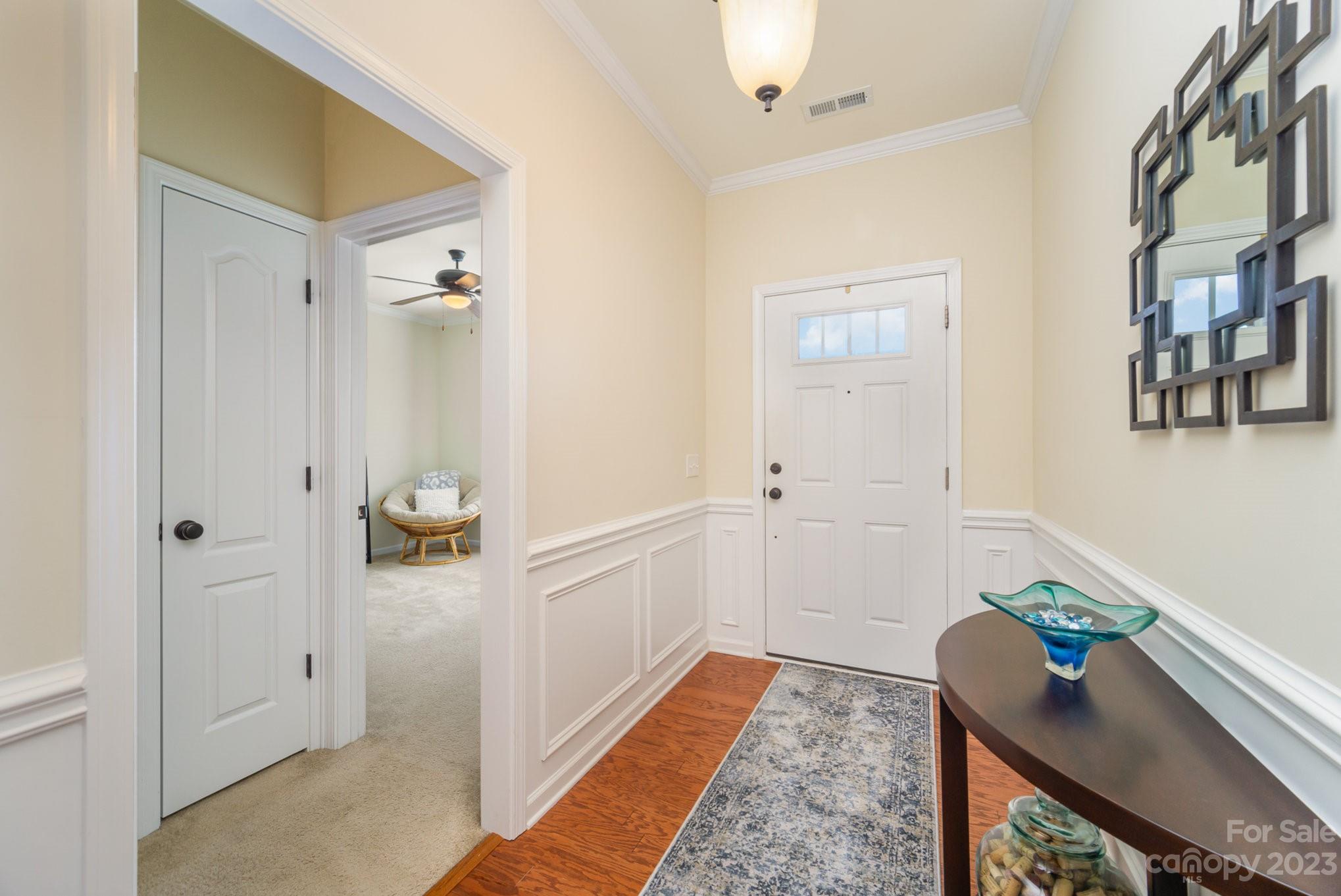 1329 Middlecrest Drive NW