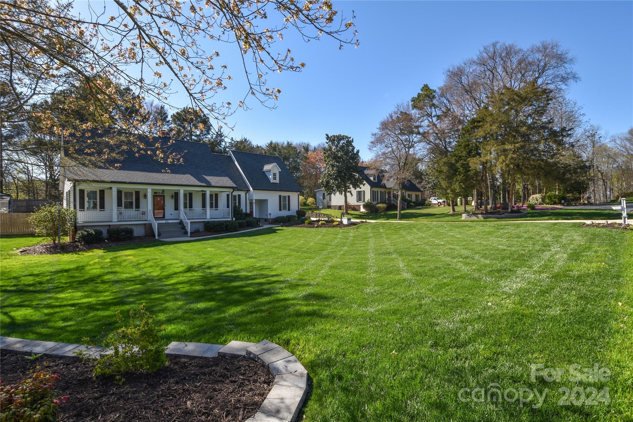 831 Mcgregor Court NE