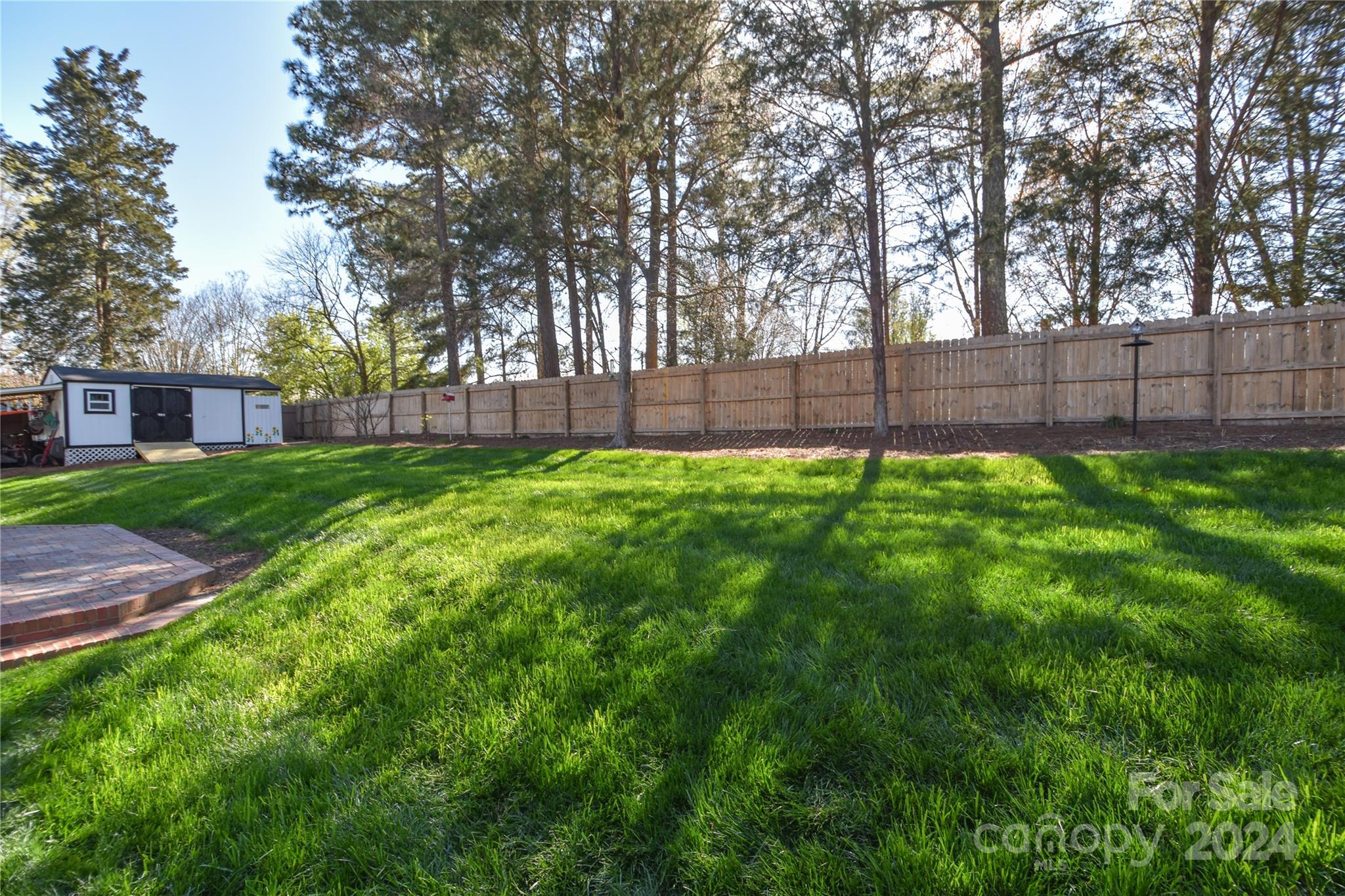 831 Mcgregor Court NE