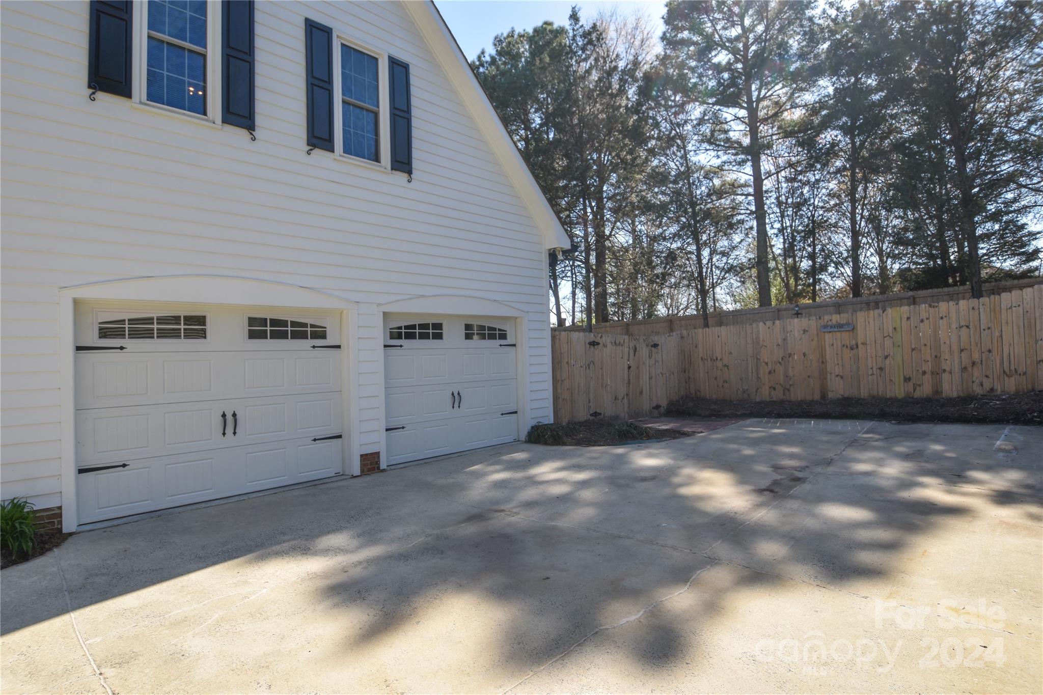 831 Mcgregor Court NE