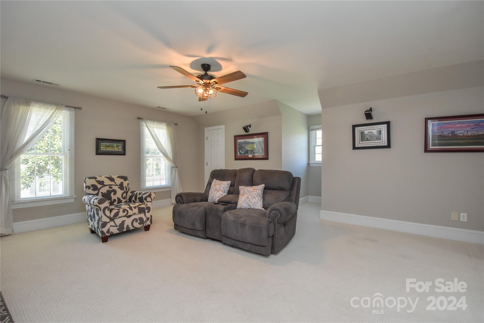 831 Mcgregor Court NE