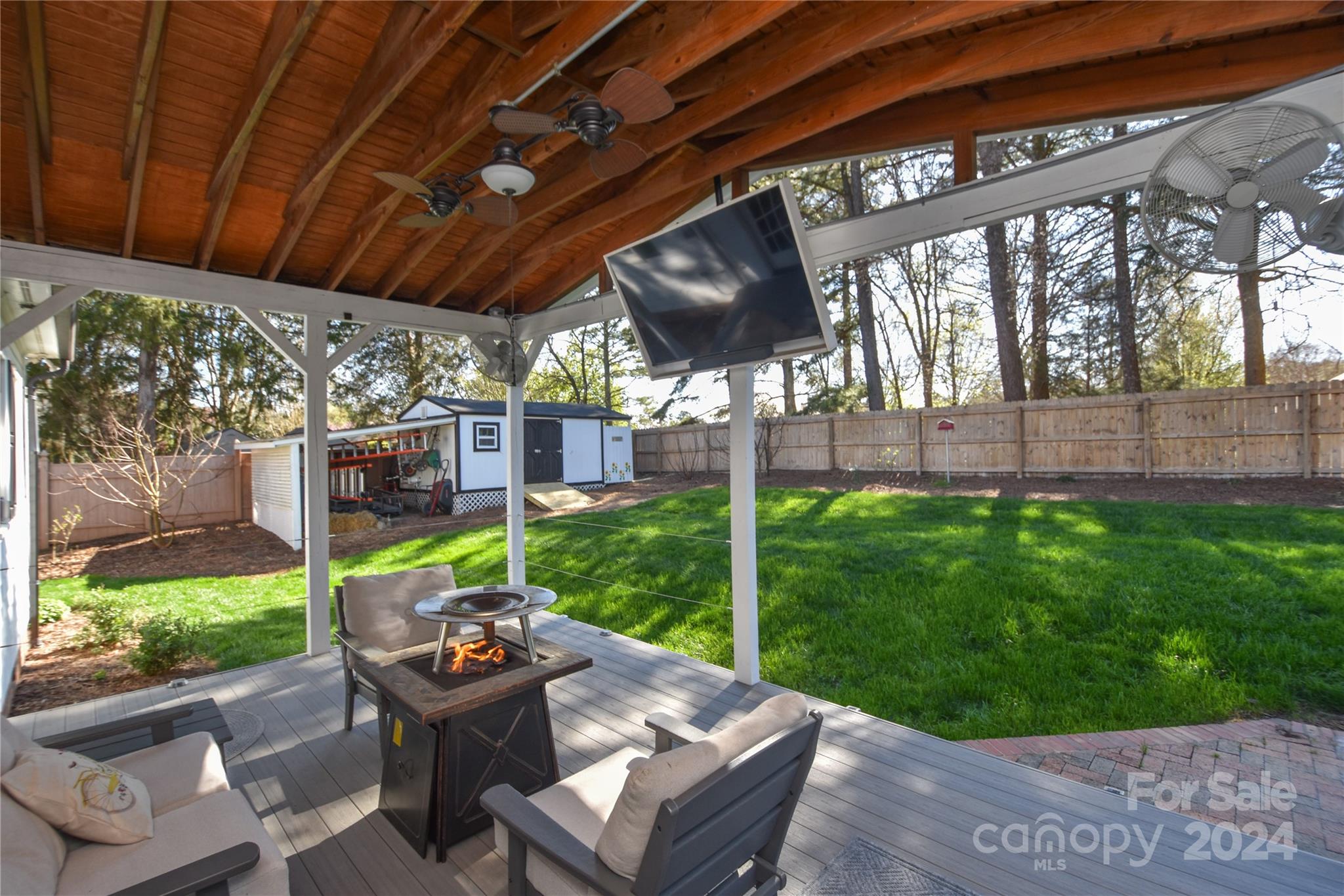 831 Mcgregor Court NE