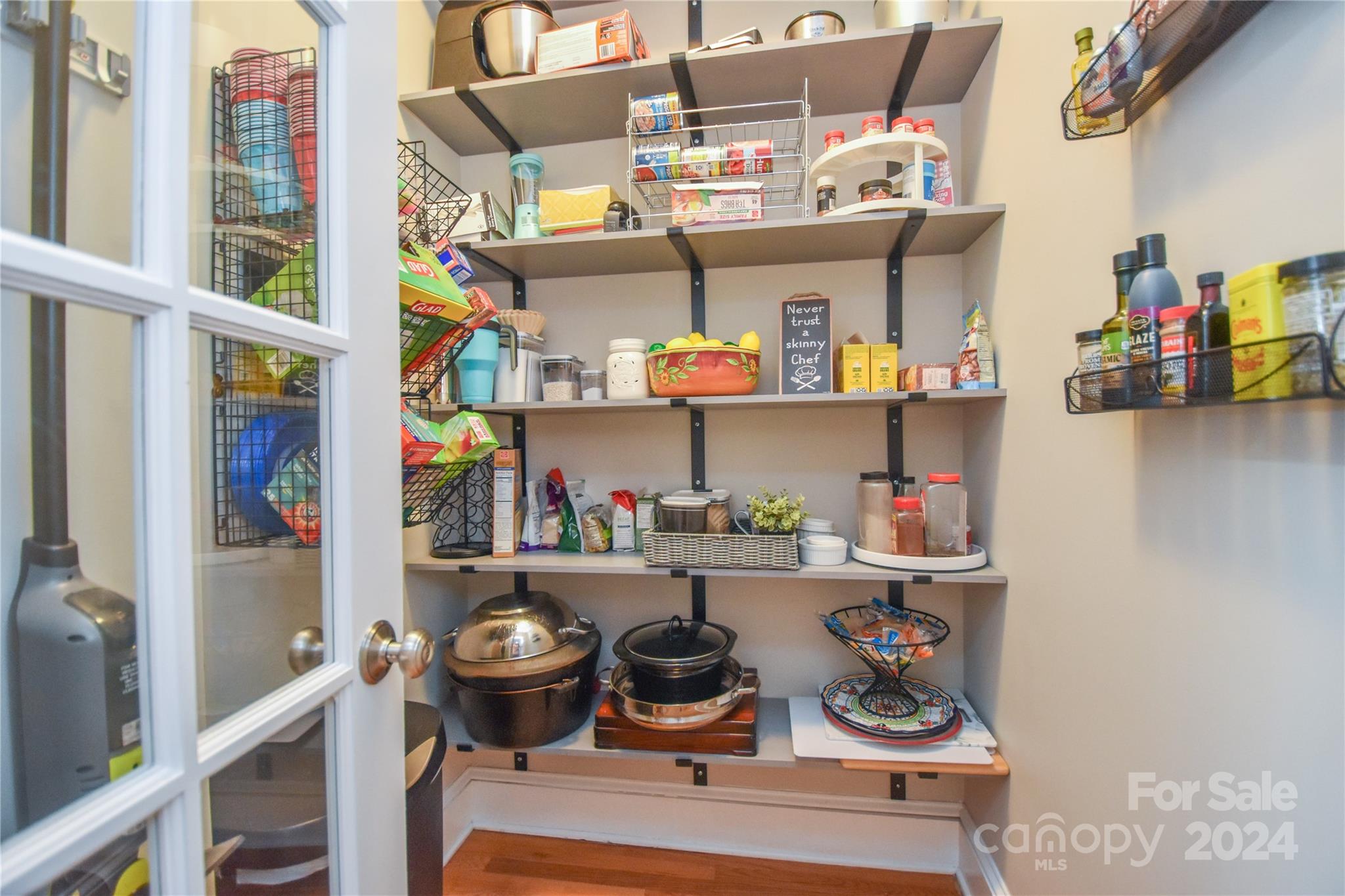 831 Mcgregor Court NE