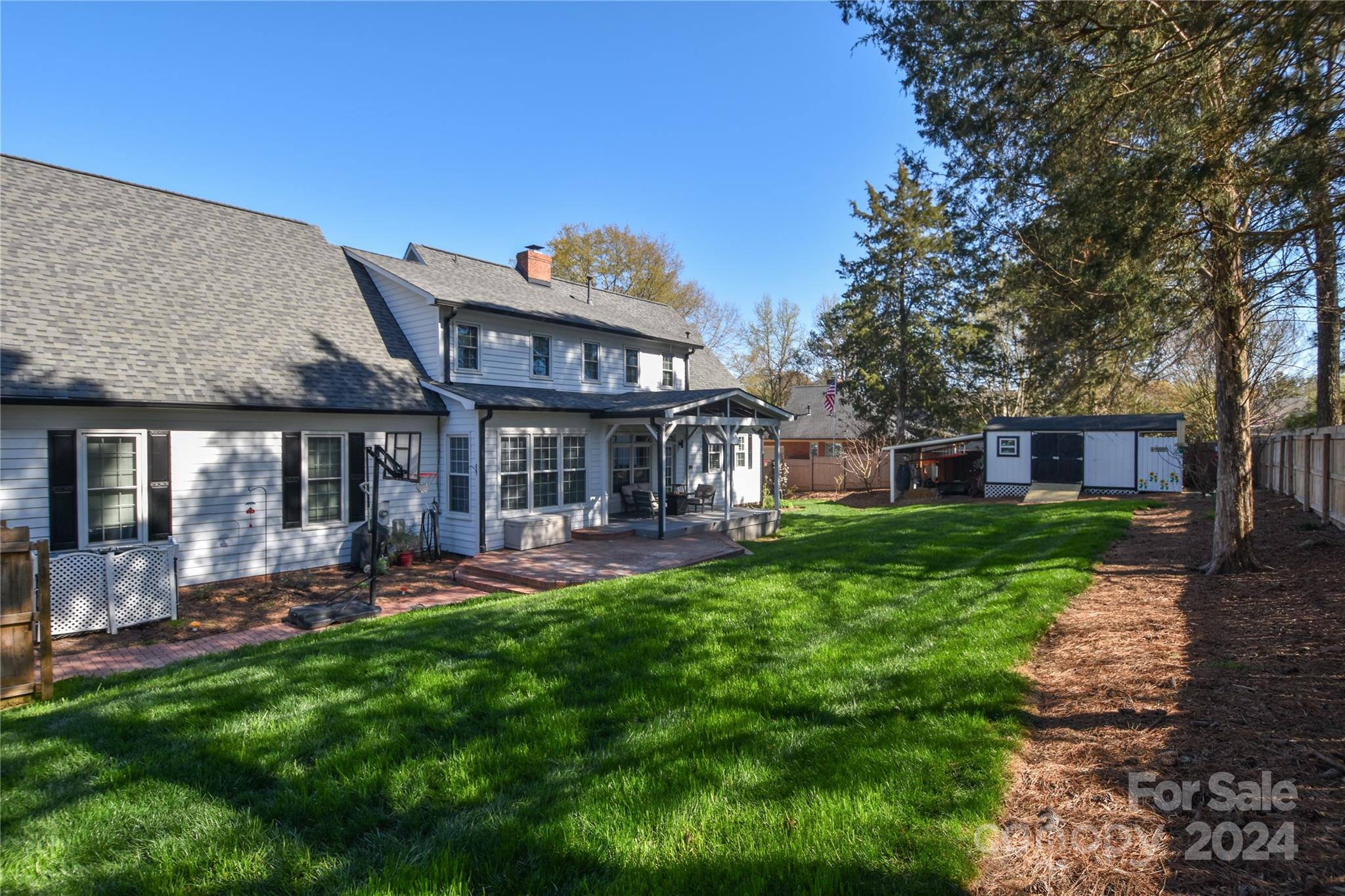 831 Mcgregor Court NE