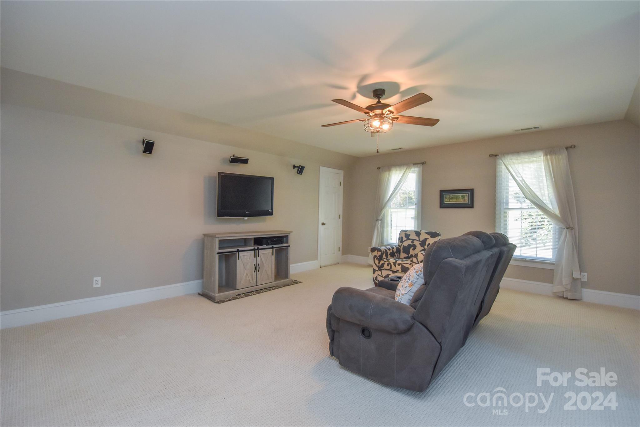 831 Mcgregor Court NE