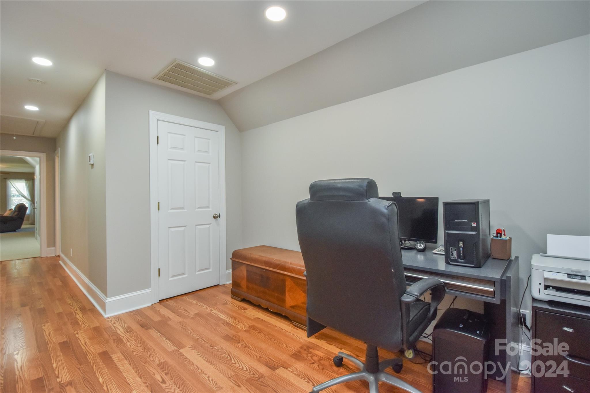 831 Mcgregor Court NE