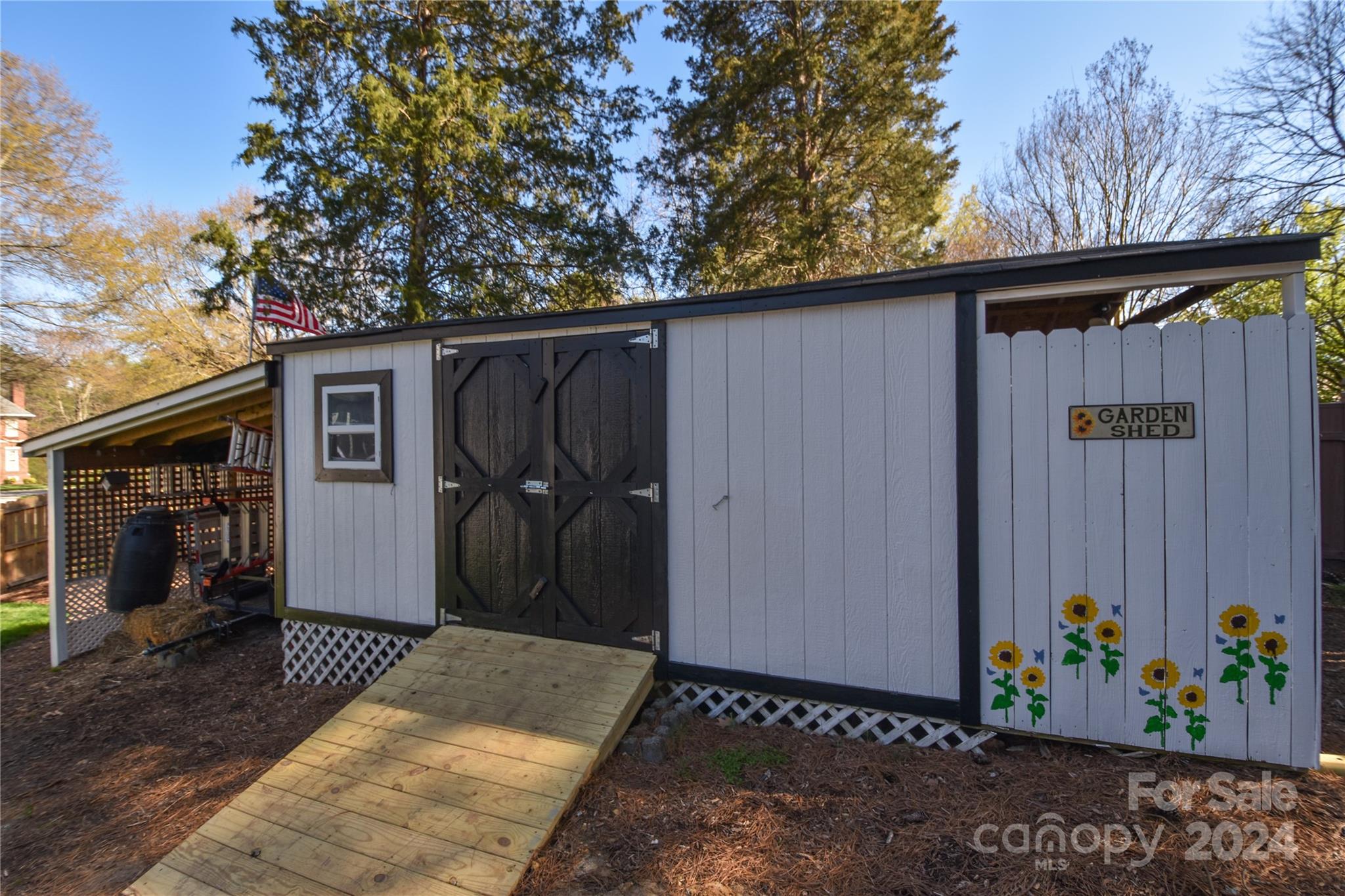 831 Mcgregor Court NE