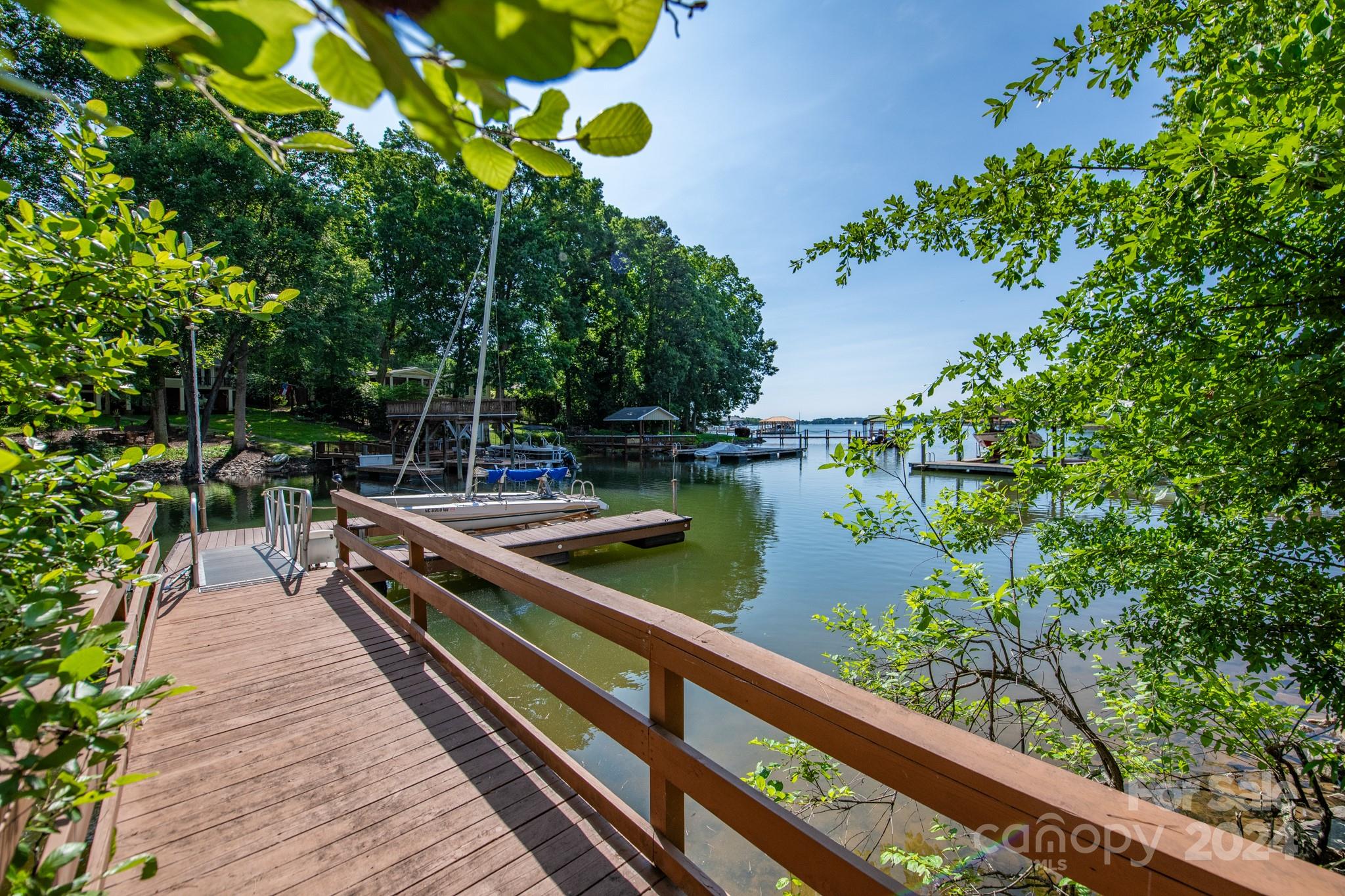 4000 Lake Shore Road S