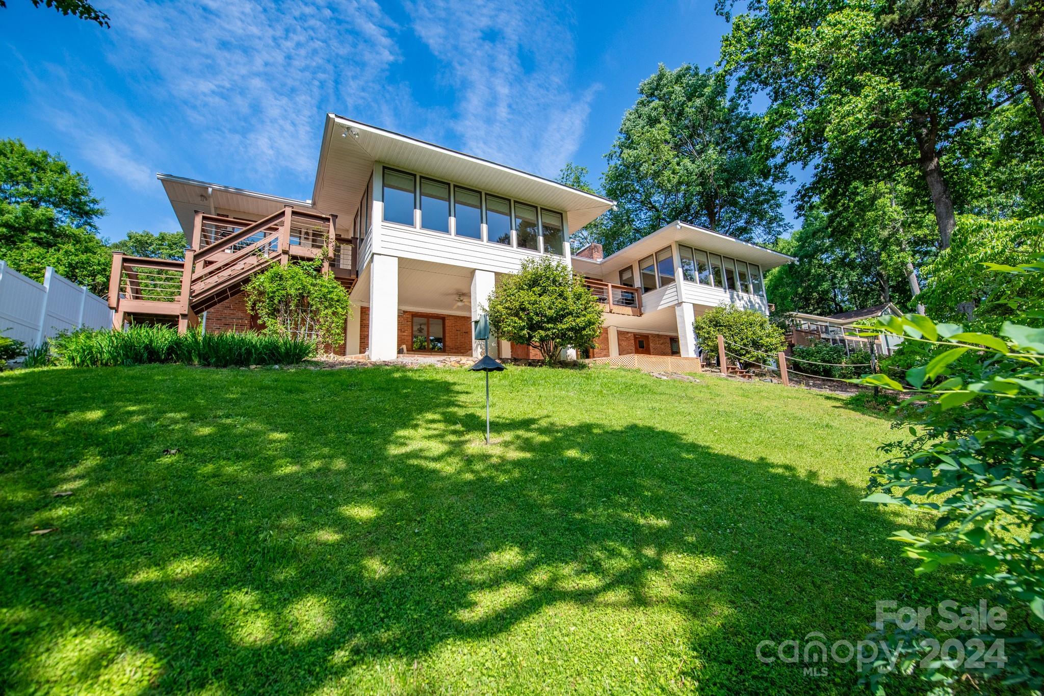 4000 Lake Shore Road S