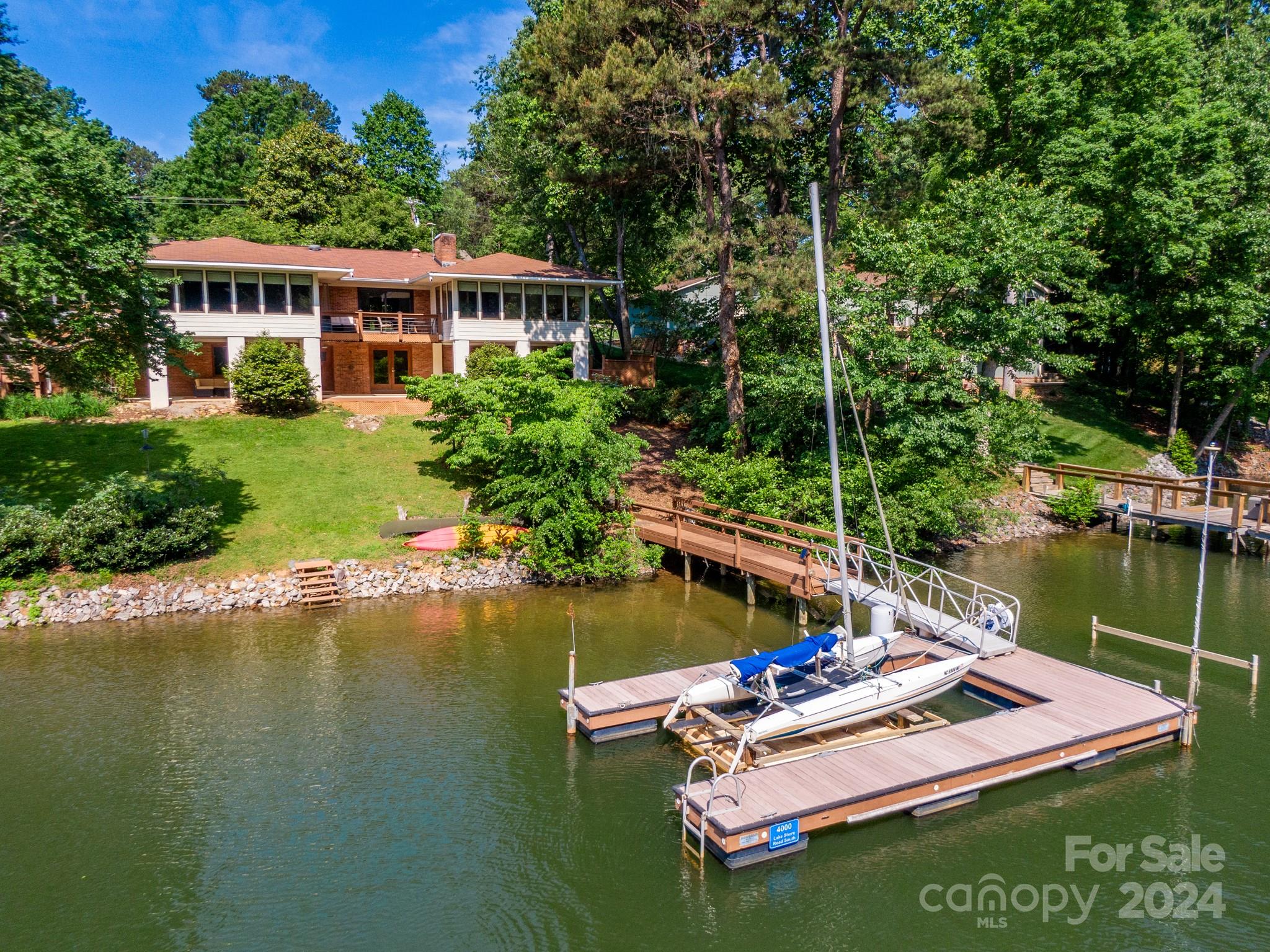 4000 Lake Shore Road S