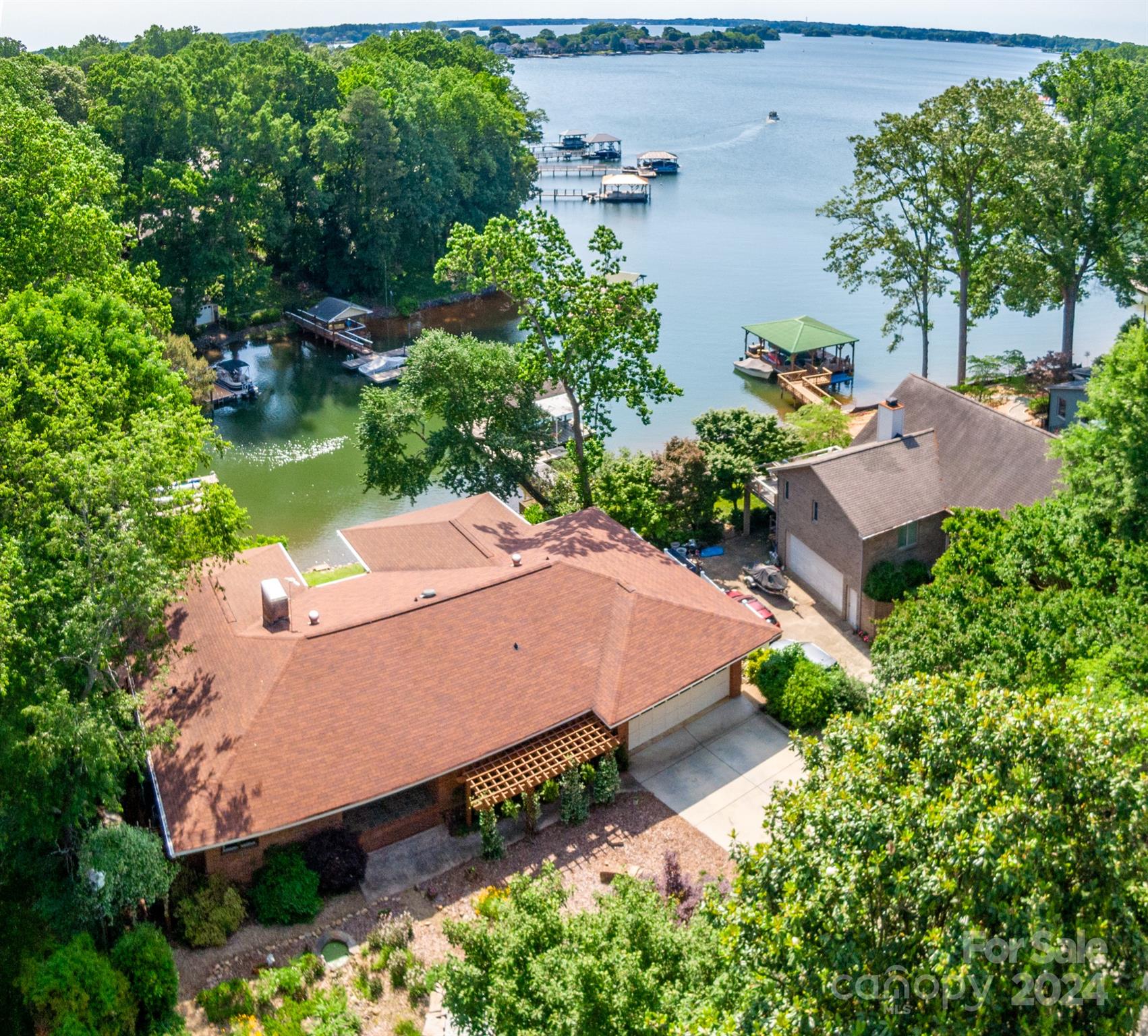 4000 Lake Shore Road S