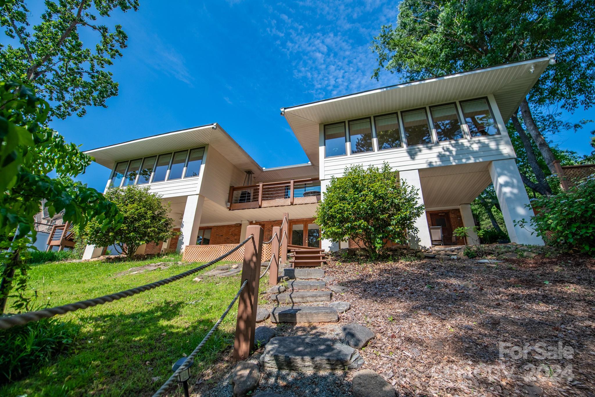 4000 Lake Shore Road S