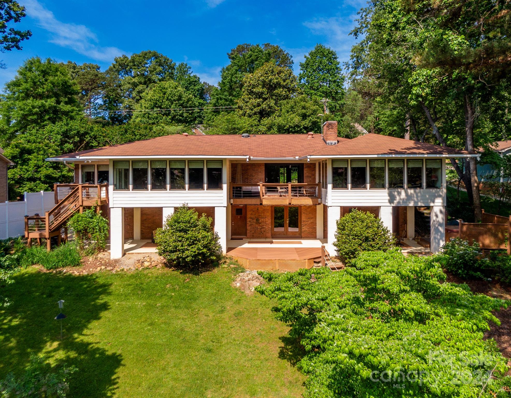 4000 Lake Shore Road S