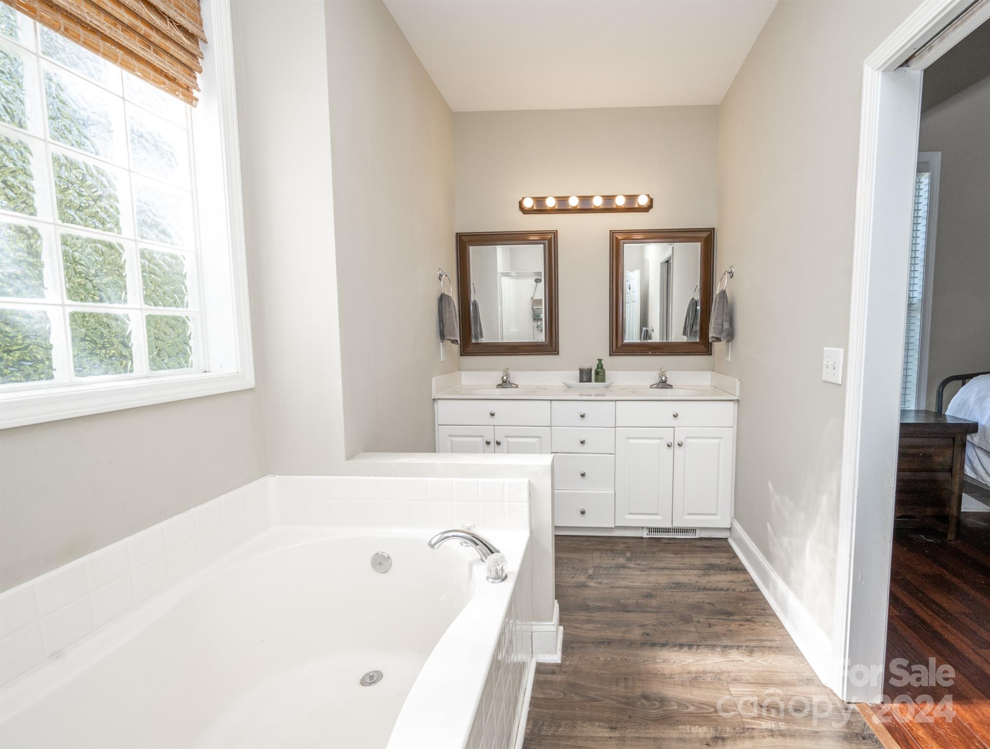 4040 Berry Hill Court