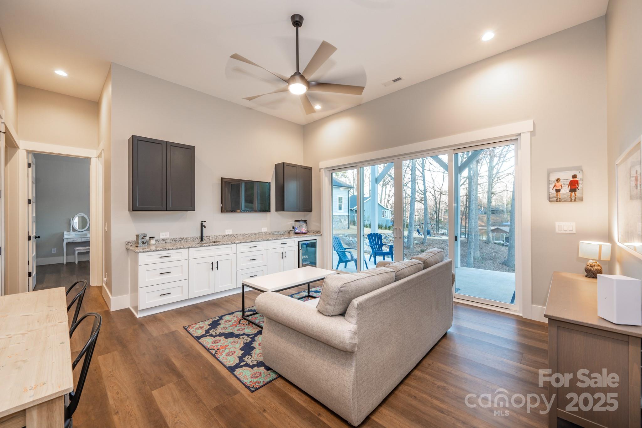 7476 Point Street Unit: 9