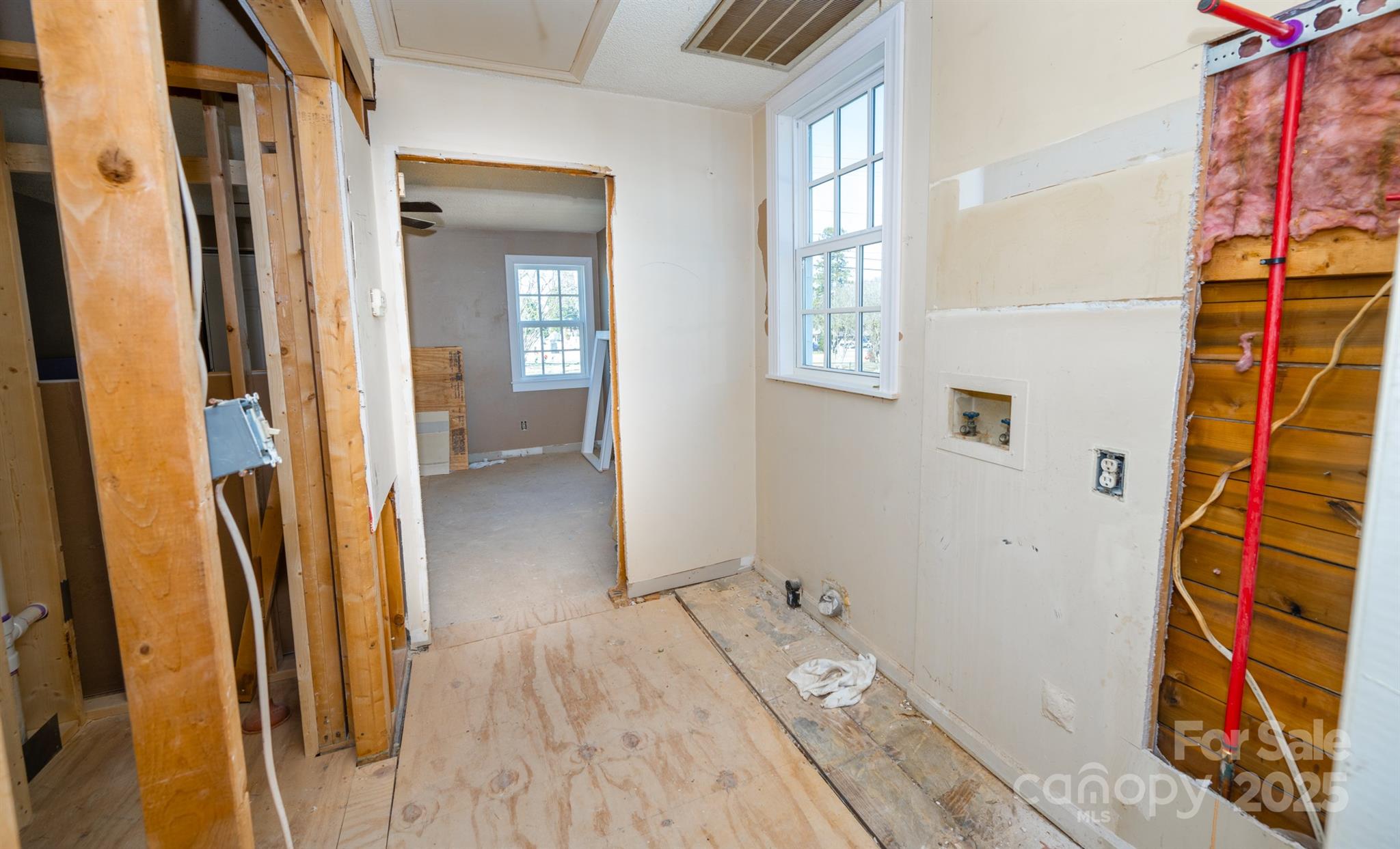 15-17 Brookwood Avenue NW Unit: 14