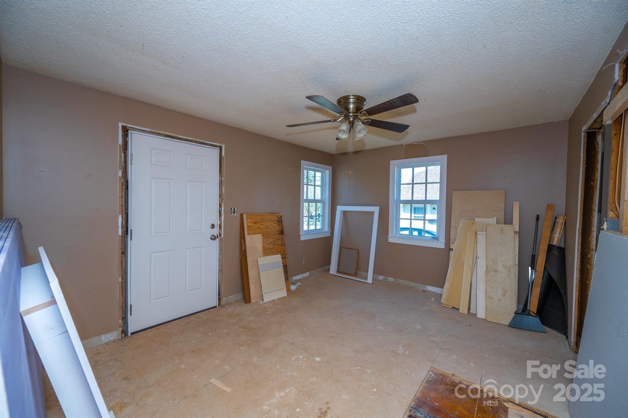 15-17 Brookwood Avenue NW Unit: 14