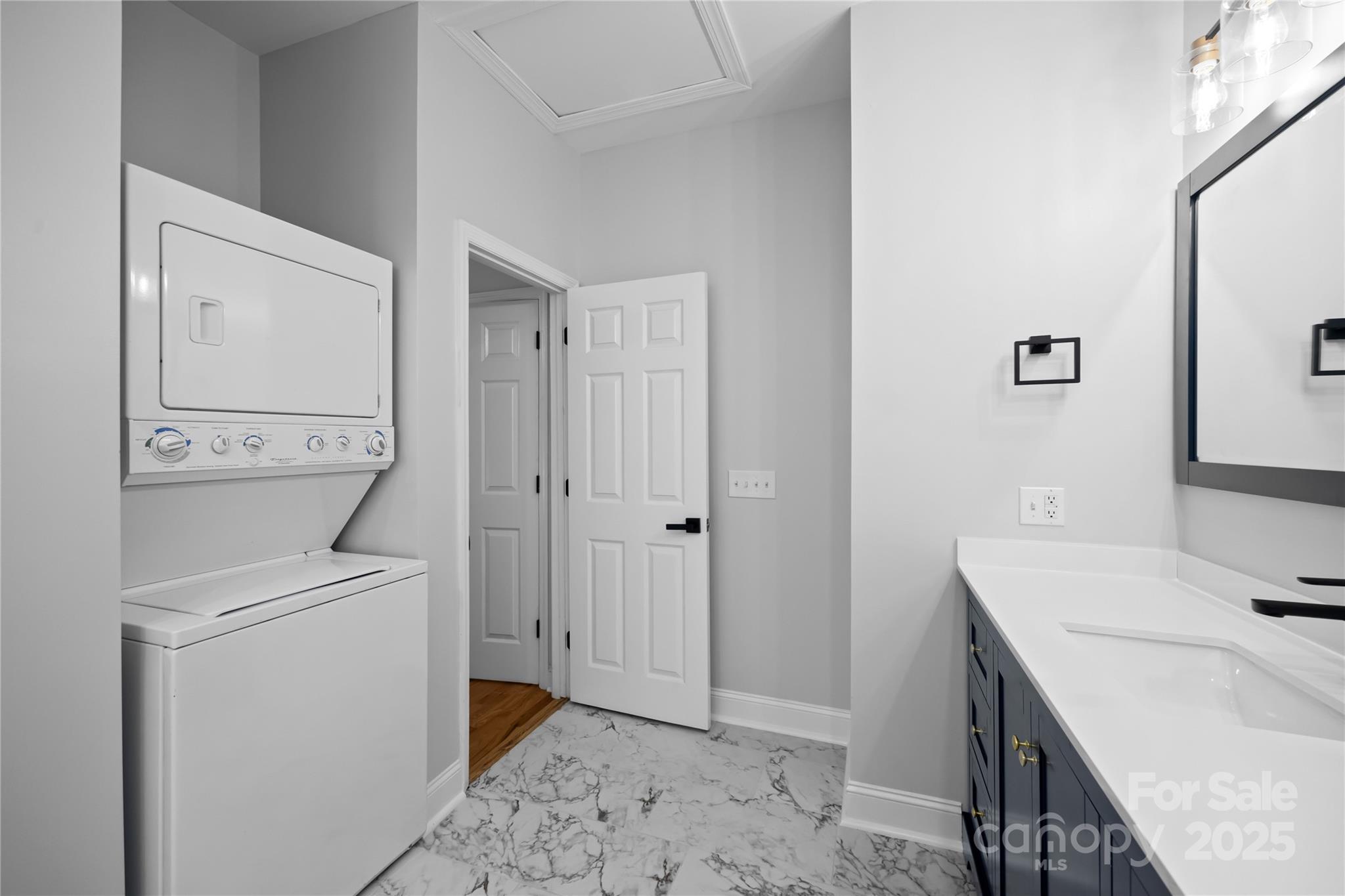 800 Lakeview Shores Loop