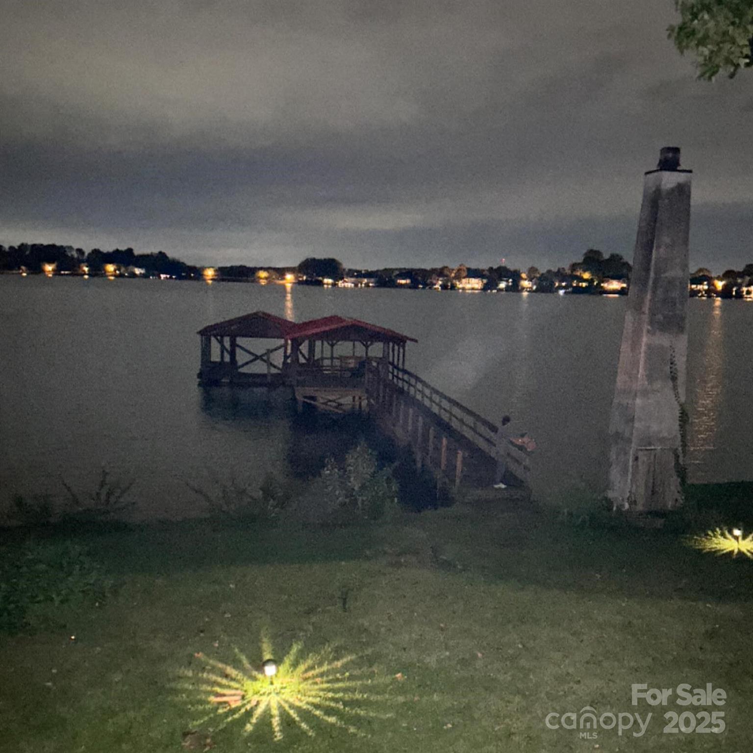 3252 Lake Shore Road S