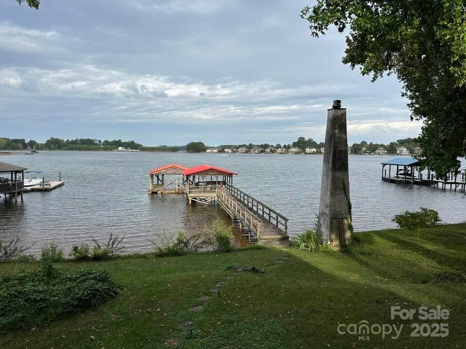 3252 Lake Shore Road S