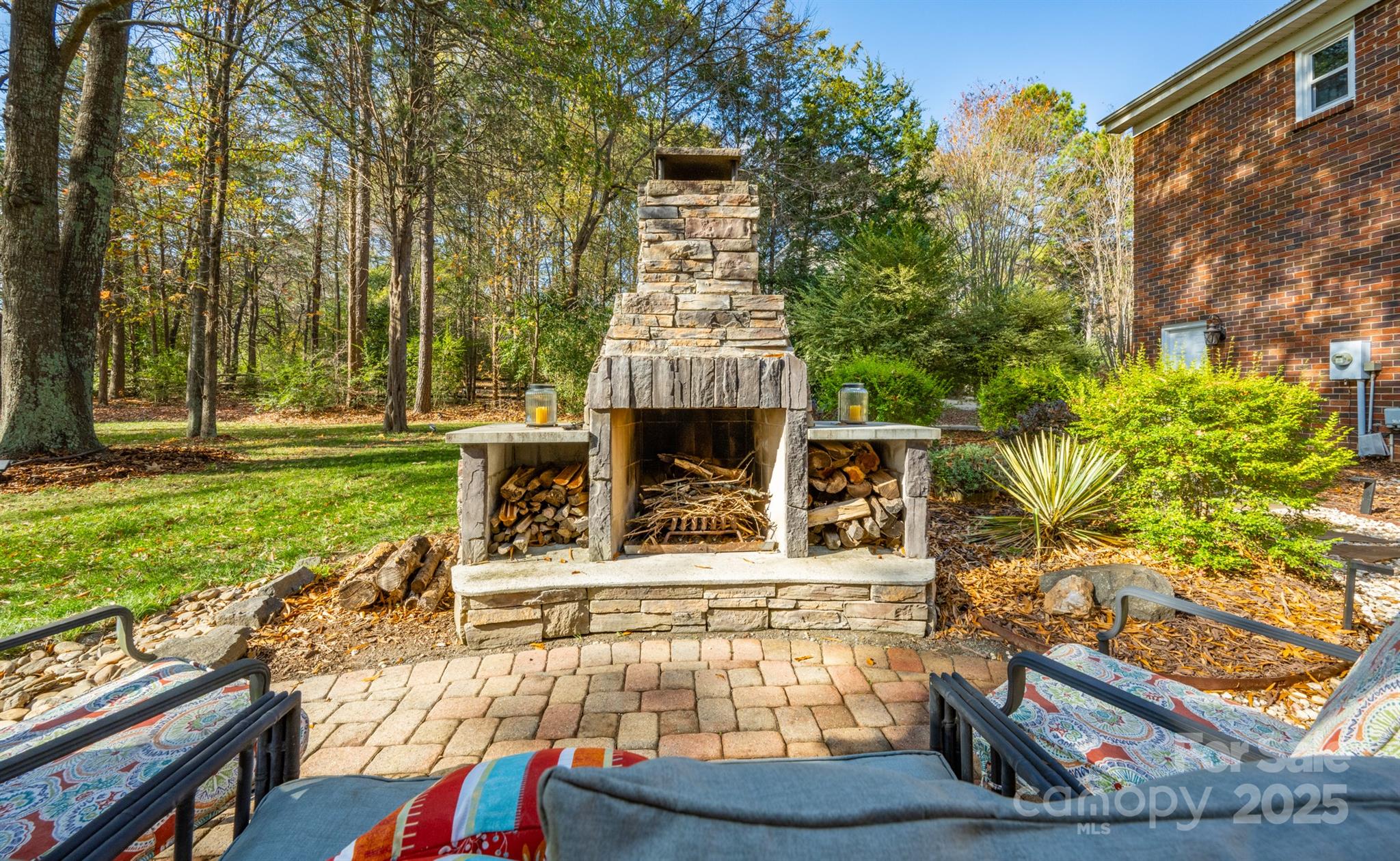 5729 Woodridge Court NW