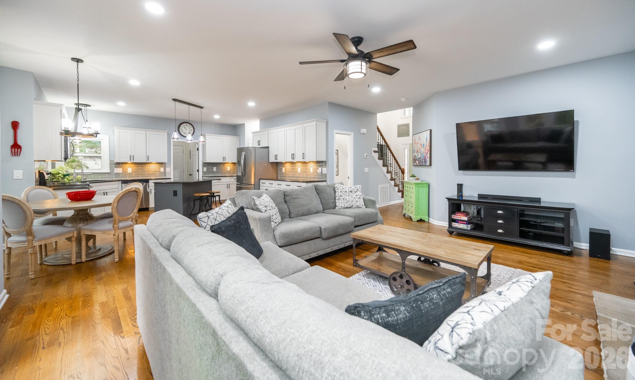 5729 Woodridge Court NW