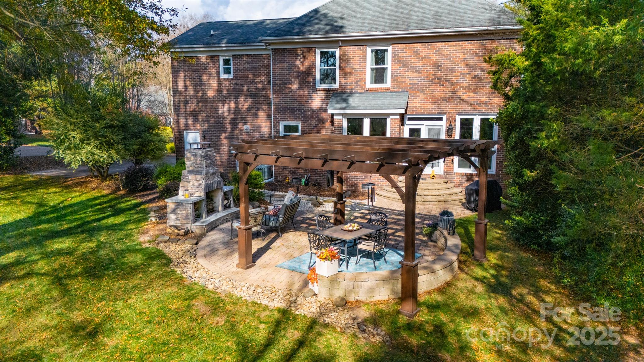 5729 Woodridge Court NW