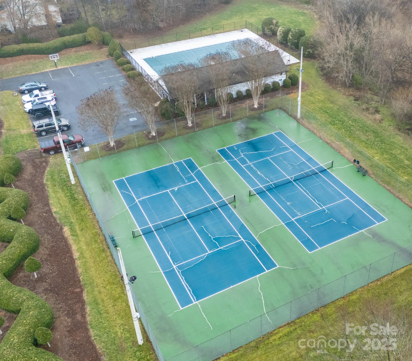 5729 Woodridge Court NW