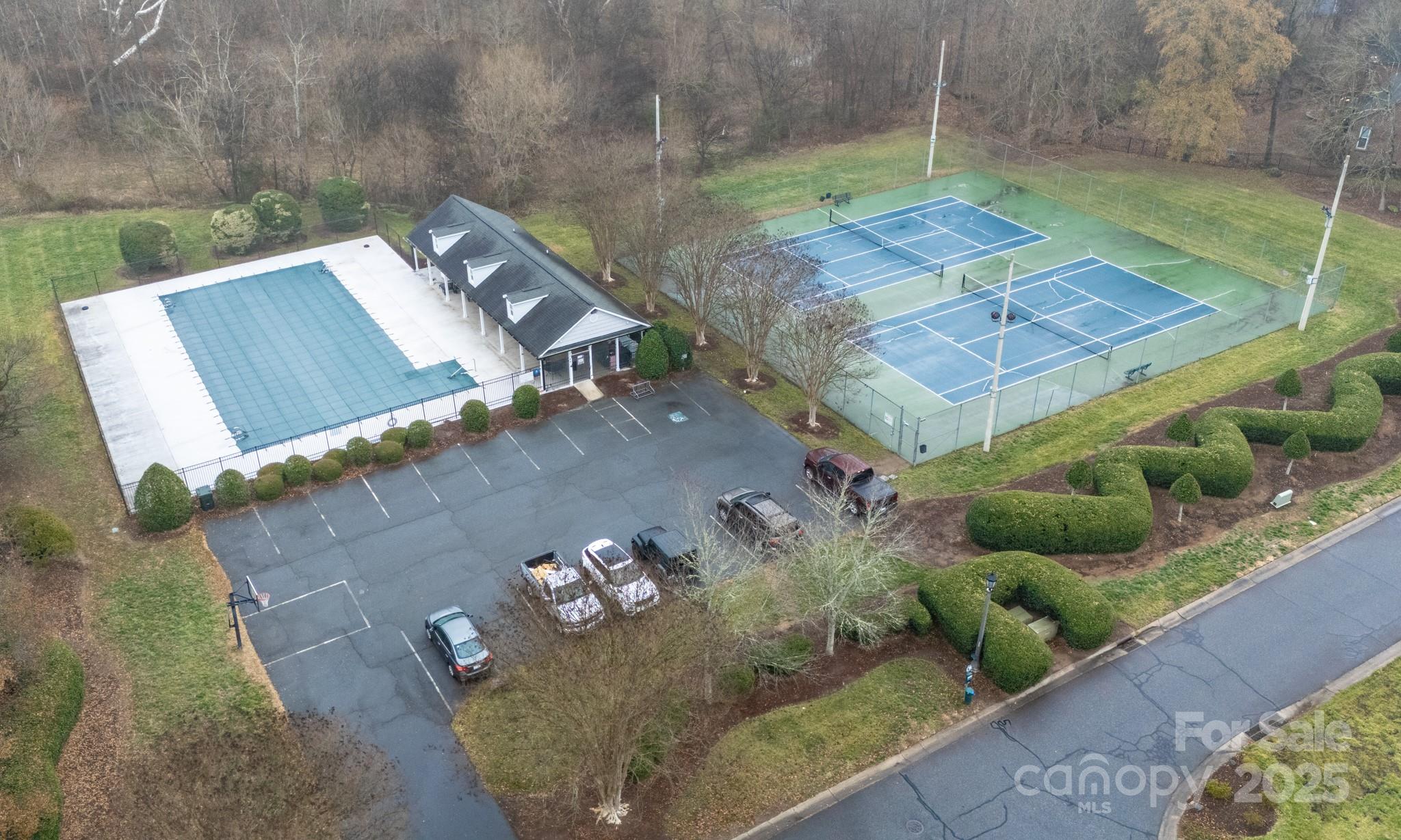 5729 Woodridge Court NW