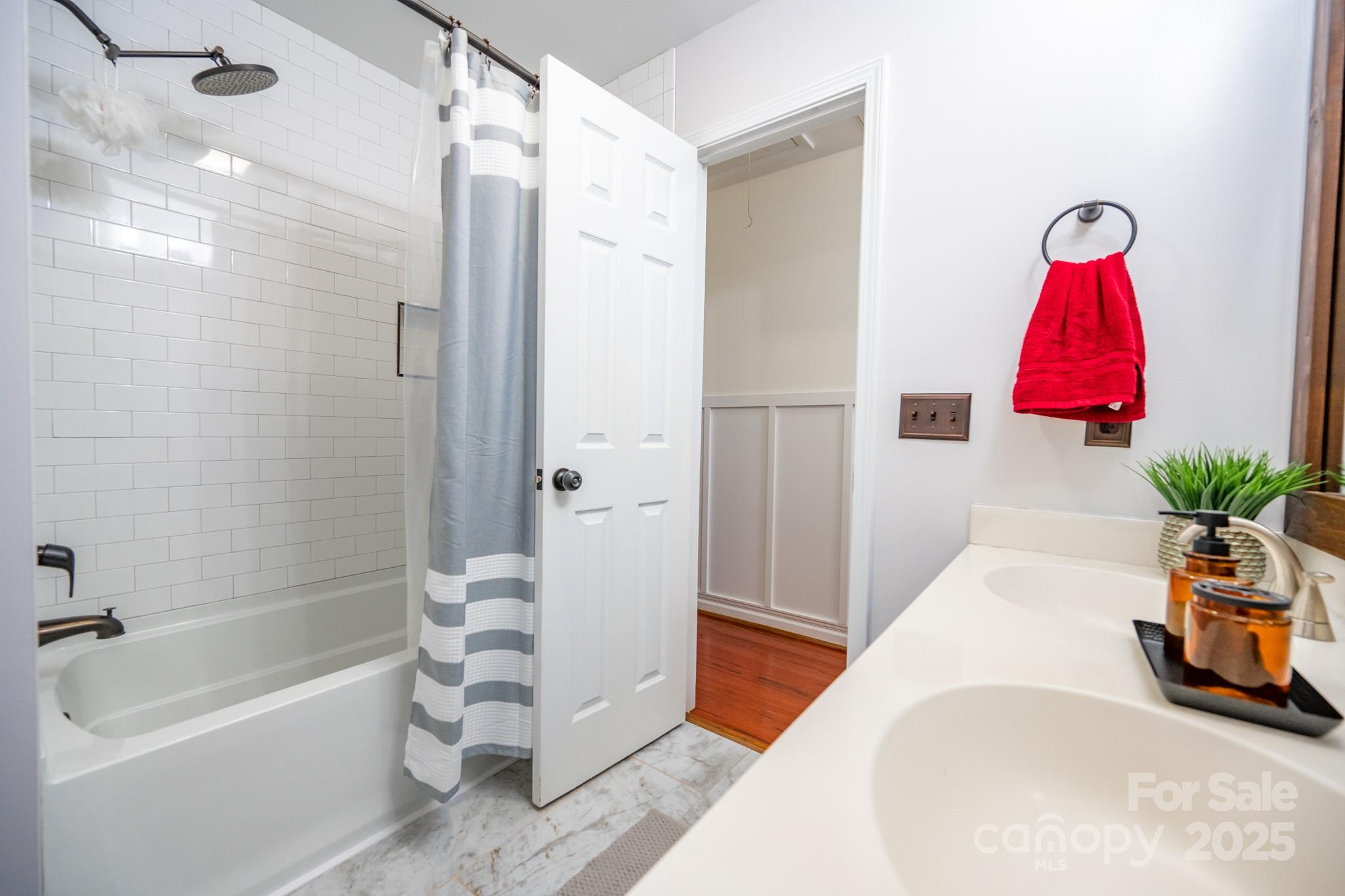 5729 Woodridge Court NW