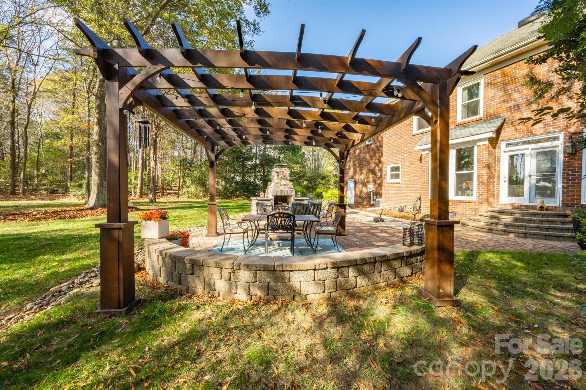 5729 Woodridge Court NW