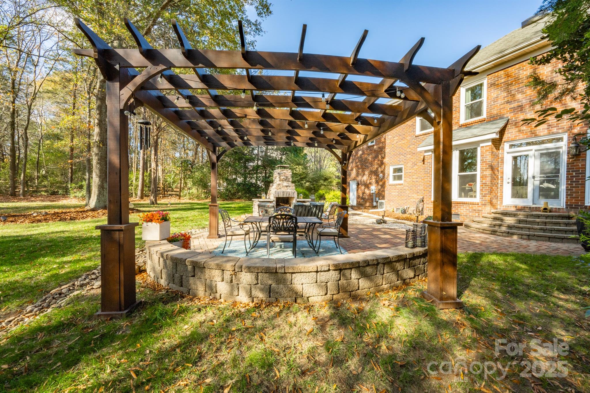 5729 Woodridge Court NW