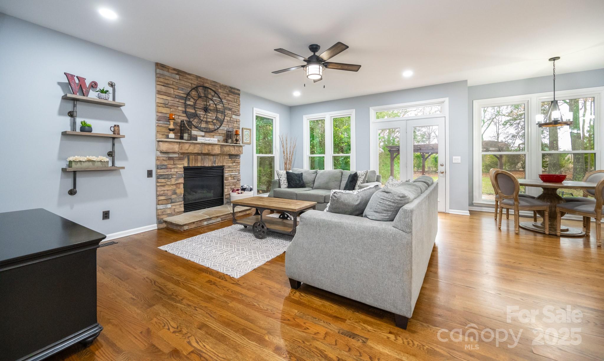 5729 Woodridge Court NW