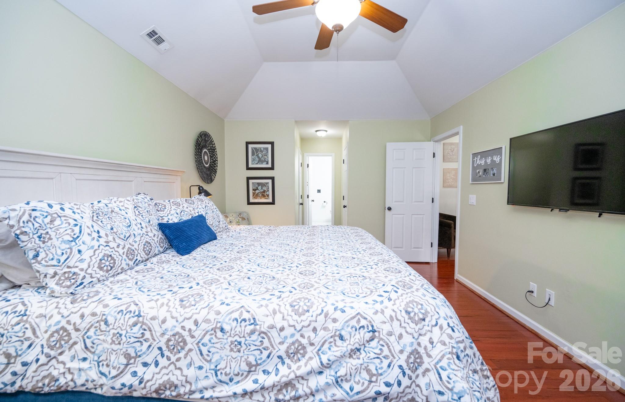 5729 Woodridge Court NW