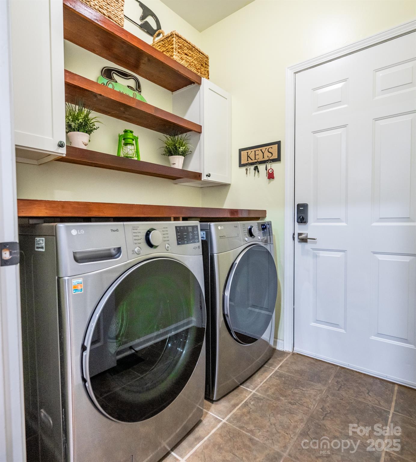 5729 Woodridge Court NW