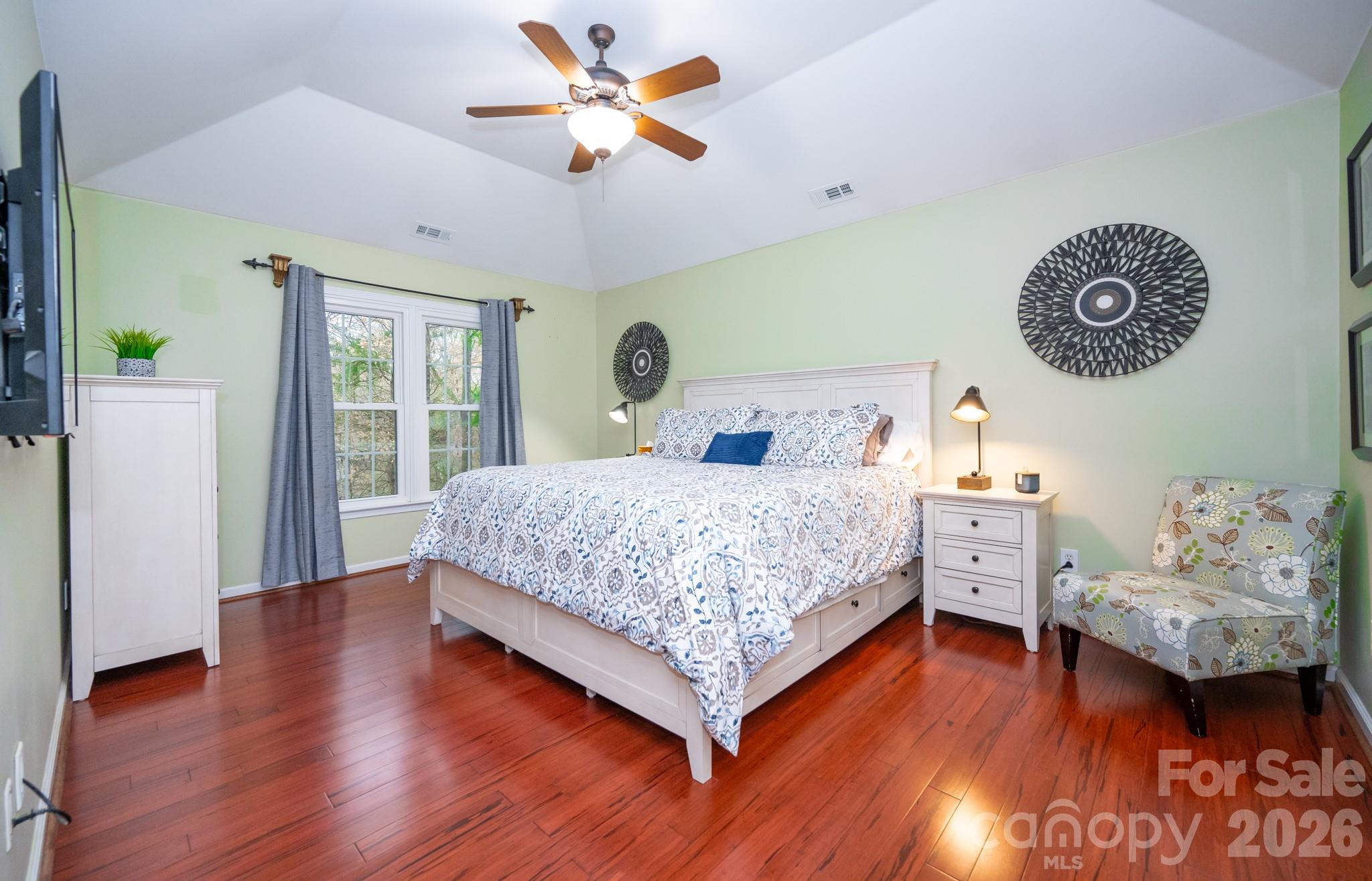 5729 Woodridge Court NW