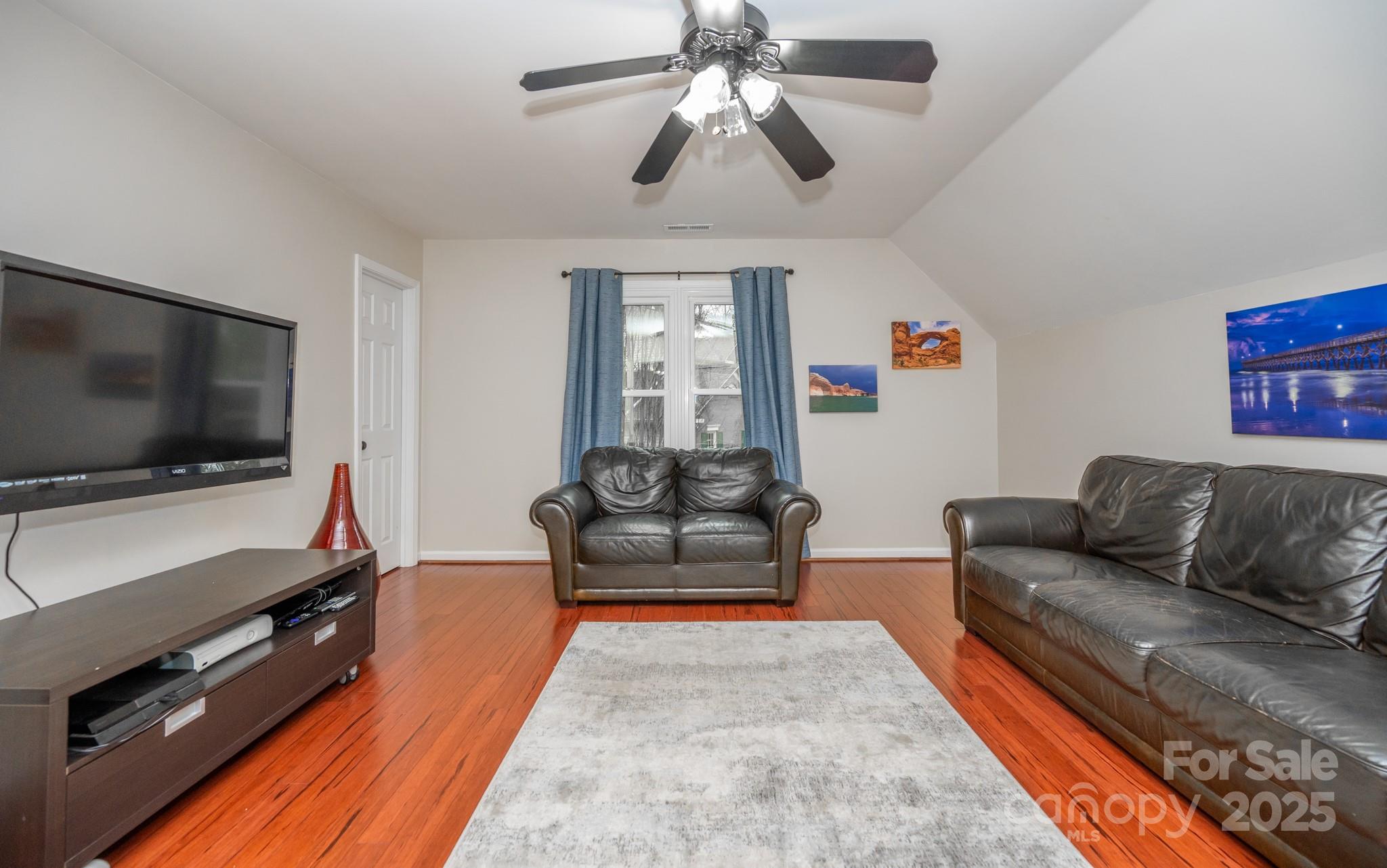 5729 Woodridge Court NW