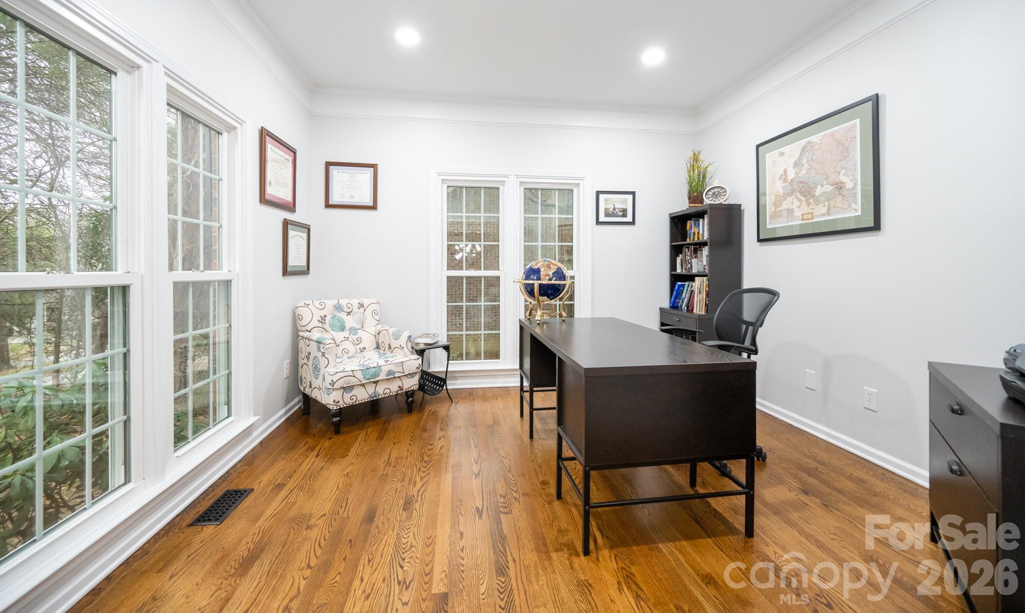 5729 Woodridge Court NW