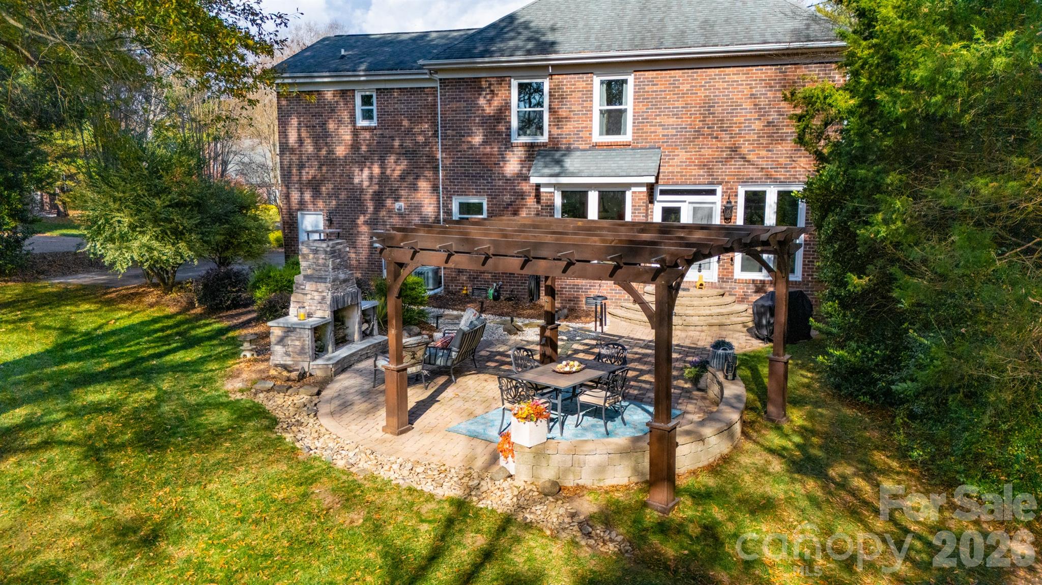 5729 Woodridge Court NW