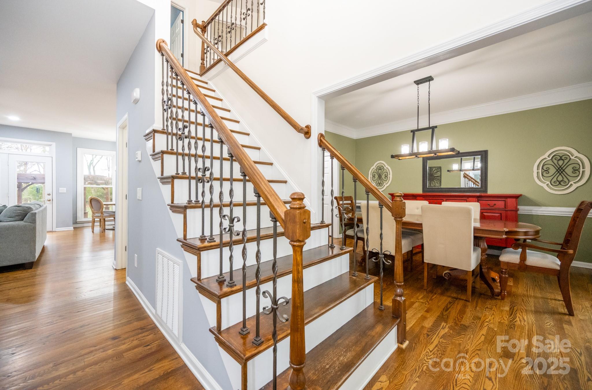 5729 Woodridge Court NW