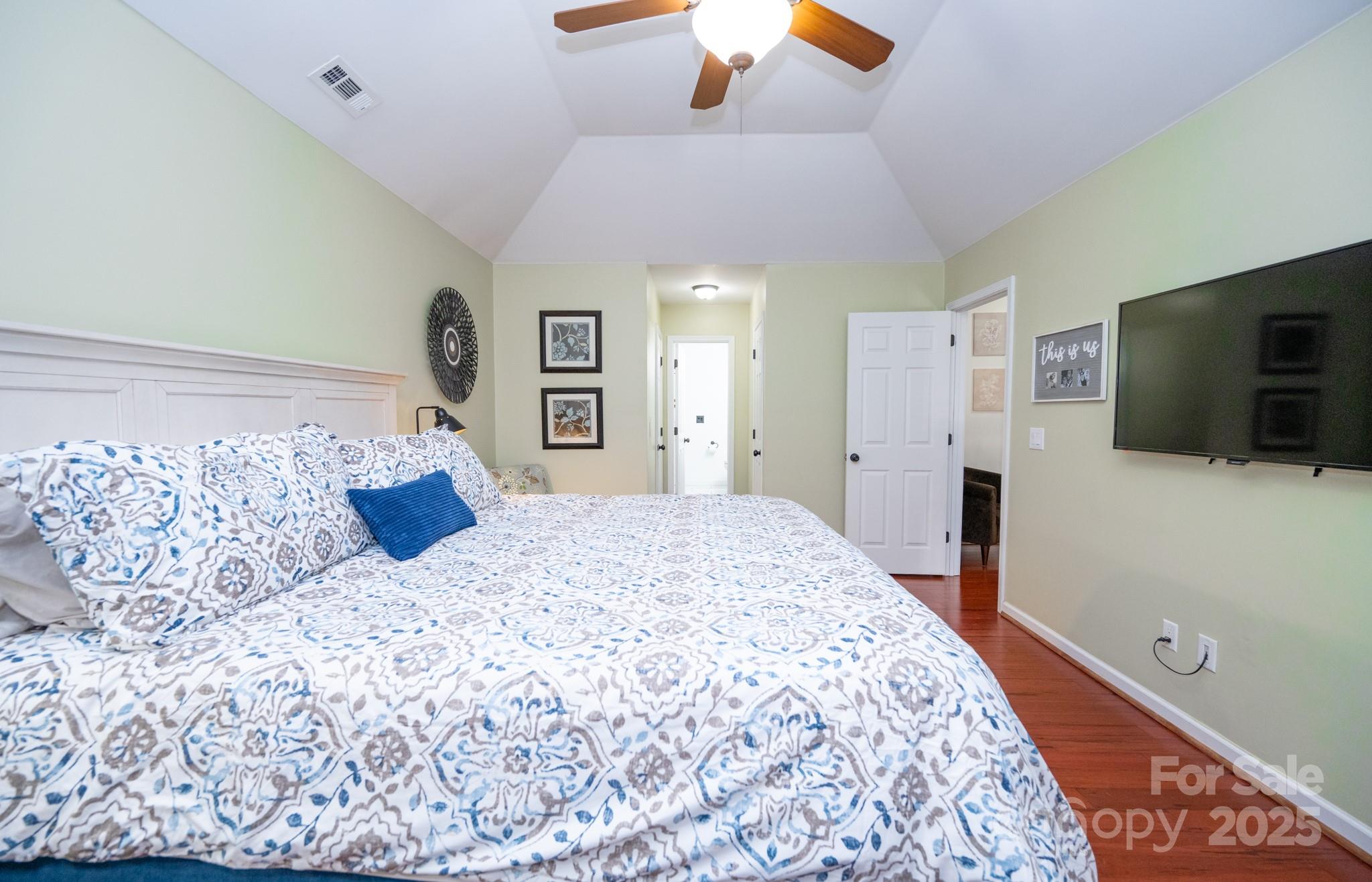 5729 Woodridge Court NW