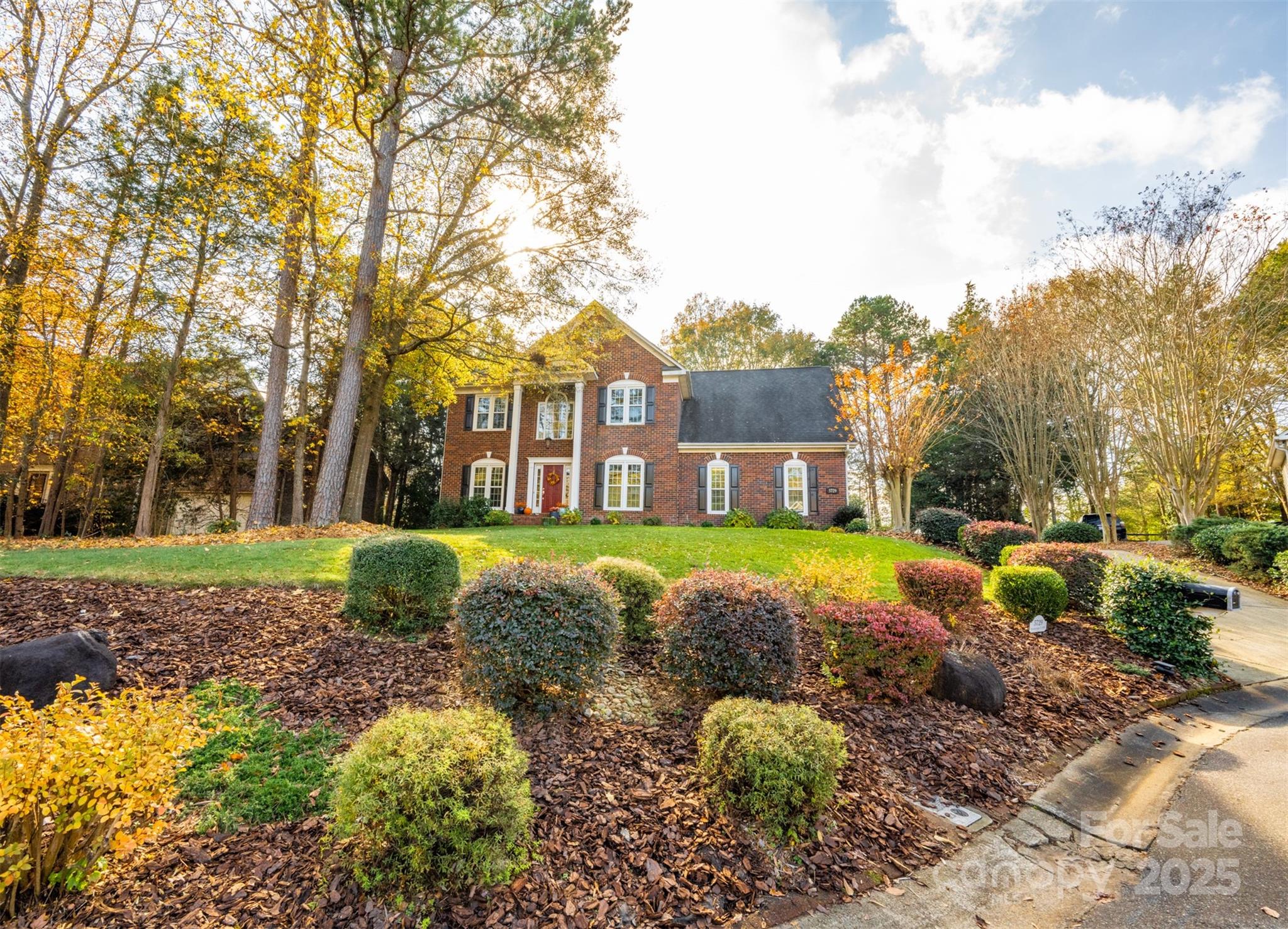 5729 Woodridge Court NW