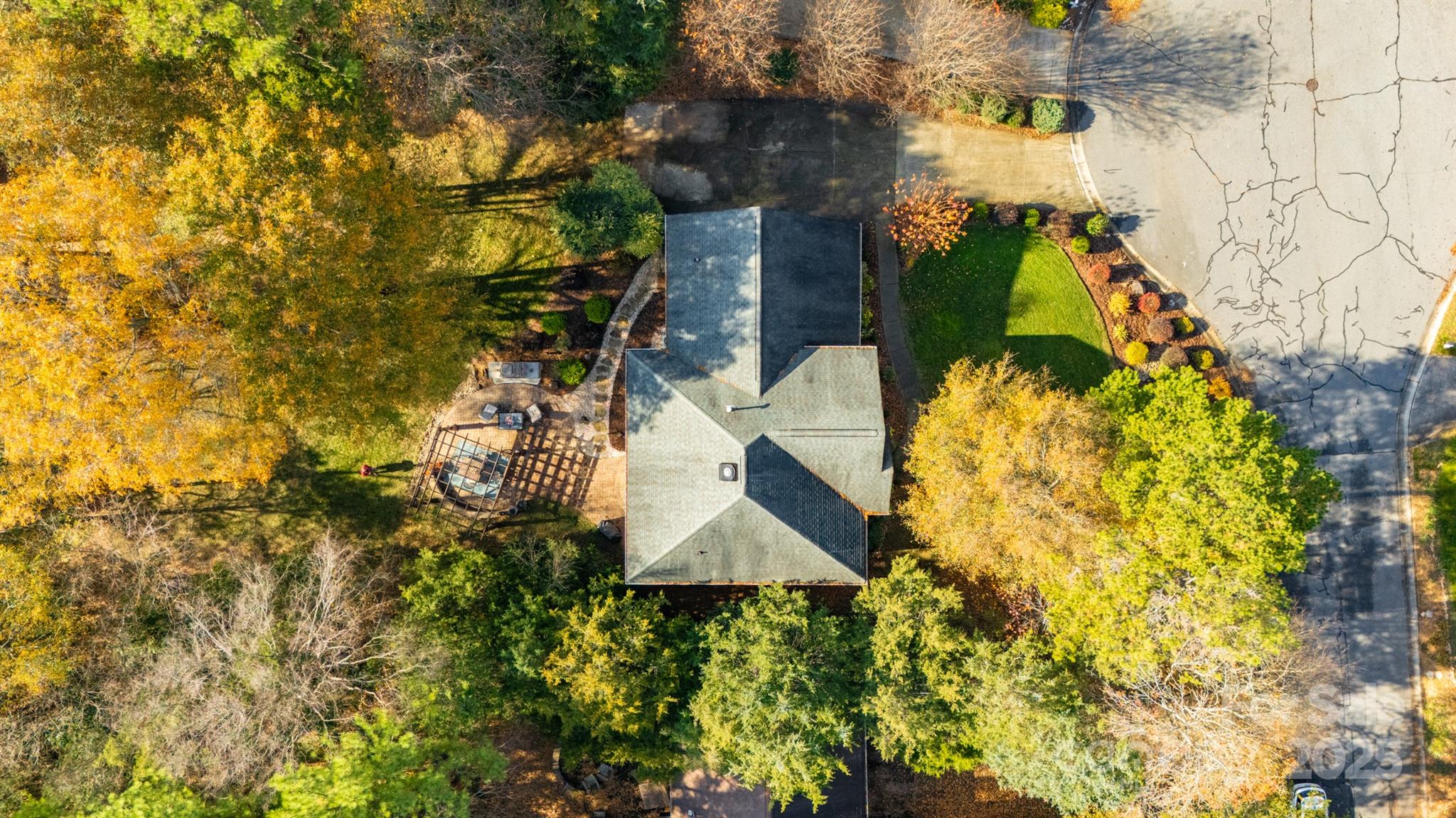 5729 Woodridge Court NW