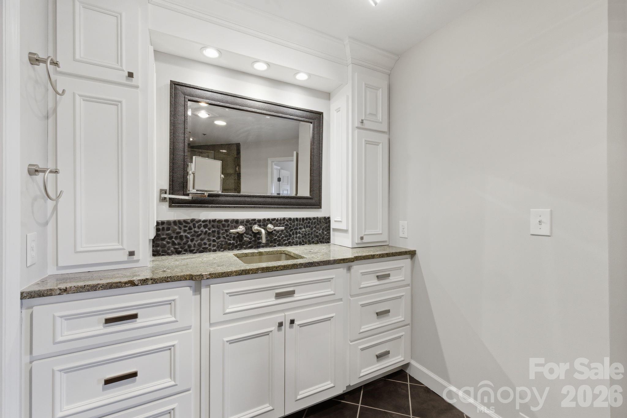 17925 Kings Point Drive Unit: B