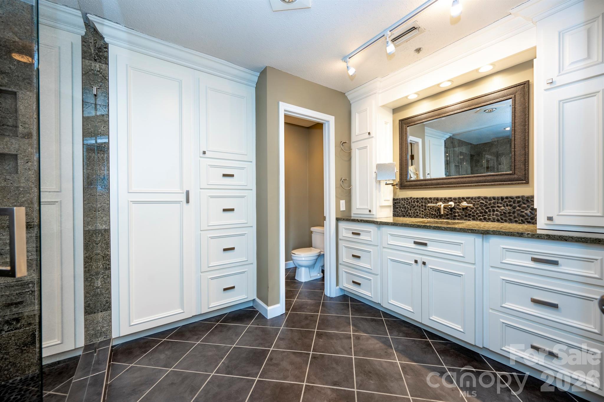 17925 Kings Point Drive Unit: B