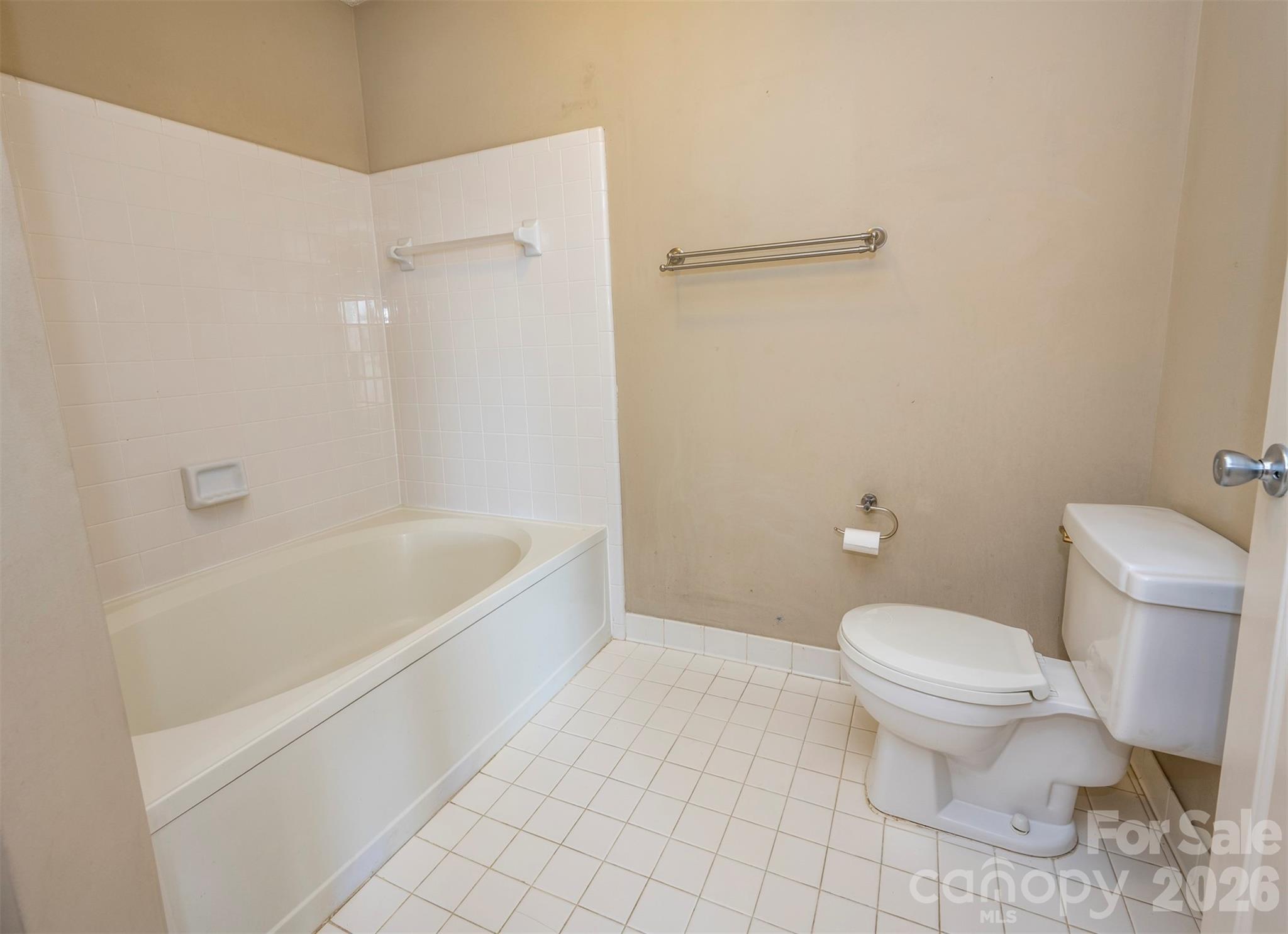 17925 Kings Point Drive Unit: B